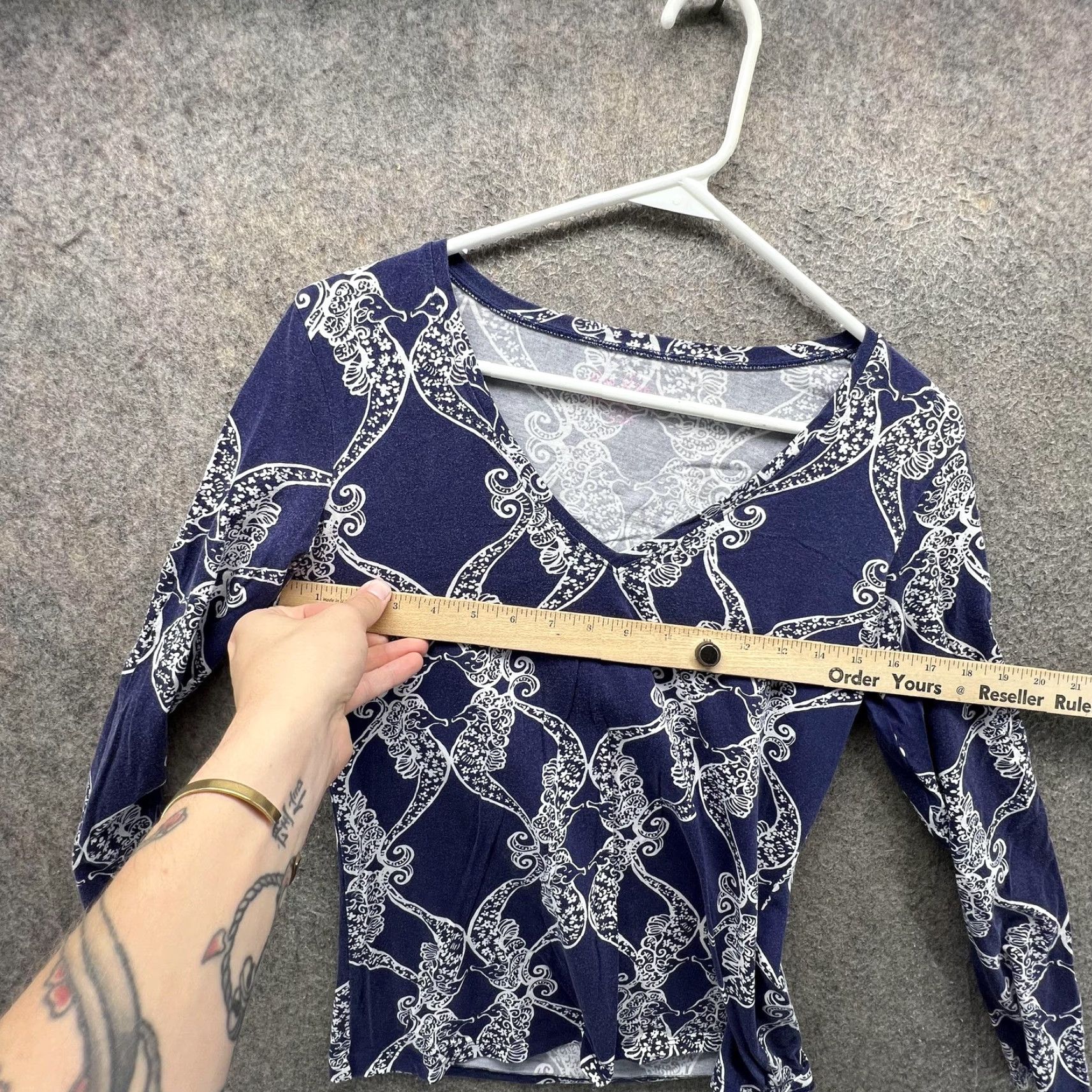 Lilly Pulitzer Lilly Pulitzer Shirt Womens Small Blue Floral V Neck Long Sleeve Jersey Top Size S / US 4 / IT 40 - 4 Thumbnail
