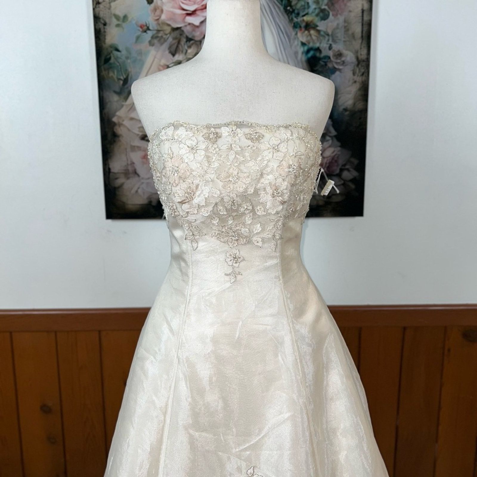 Other Elegant New Anjolique Embroidered Organza Wedding Gown! Size M / US 6-8 / IT 42-44 - 4 Thumbnail