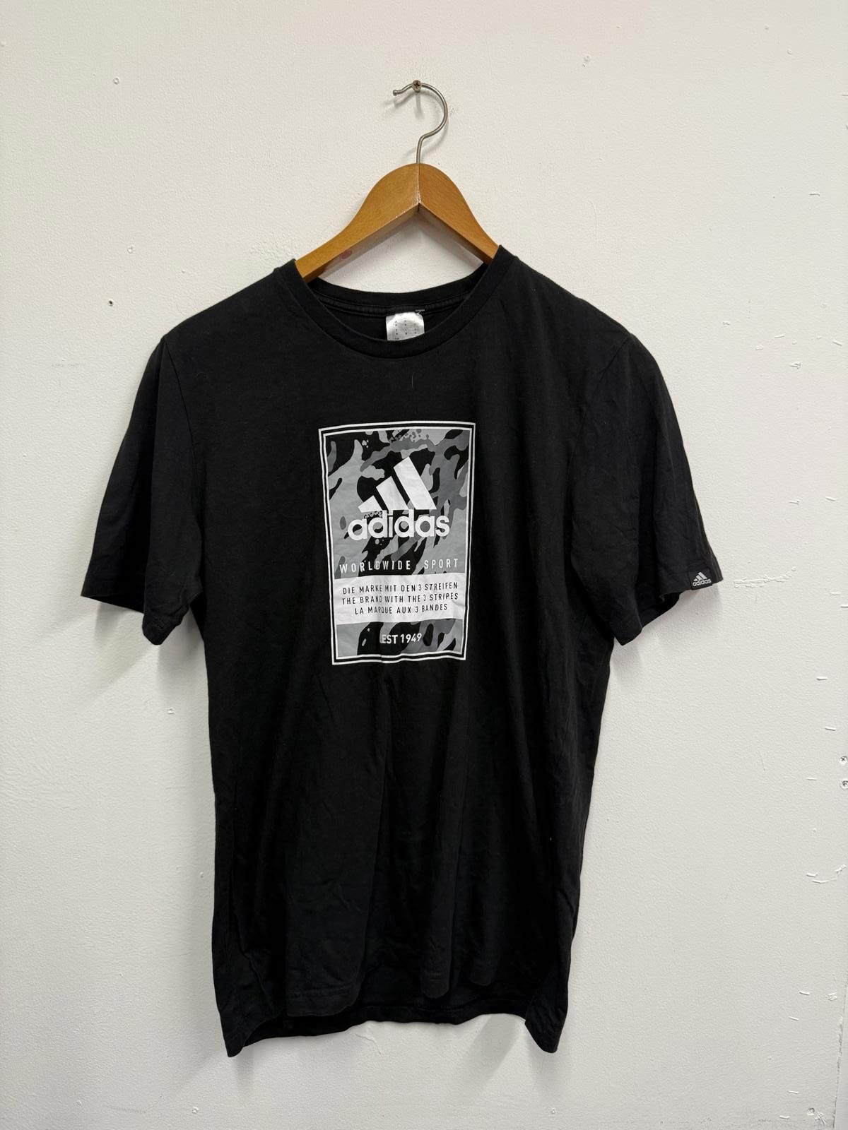 Adidas Adidas Black Graphic T-Shirt Size M Size US M / EU 48-50 / 2 - 1 Thumbnail
