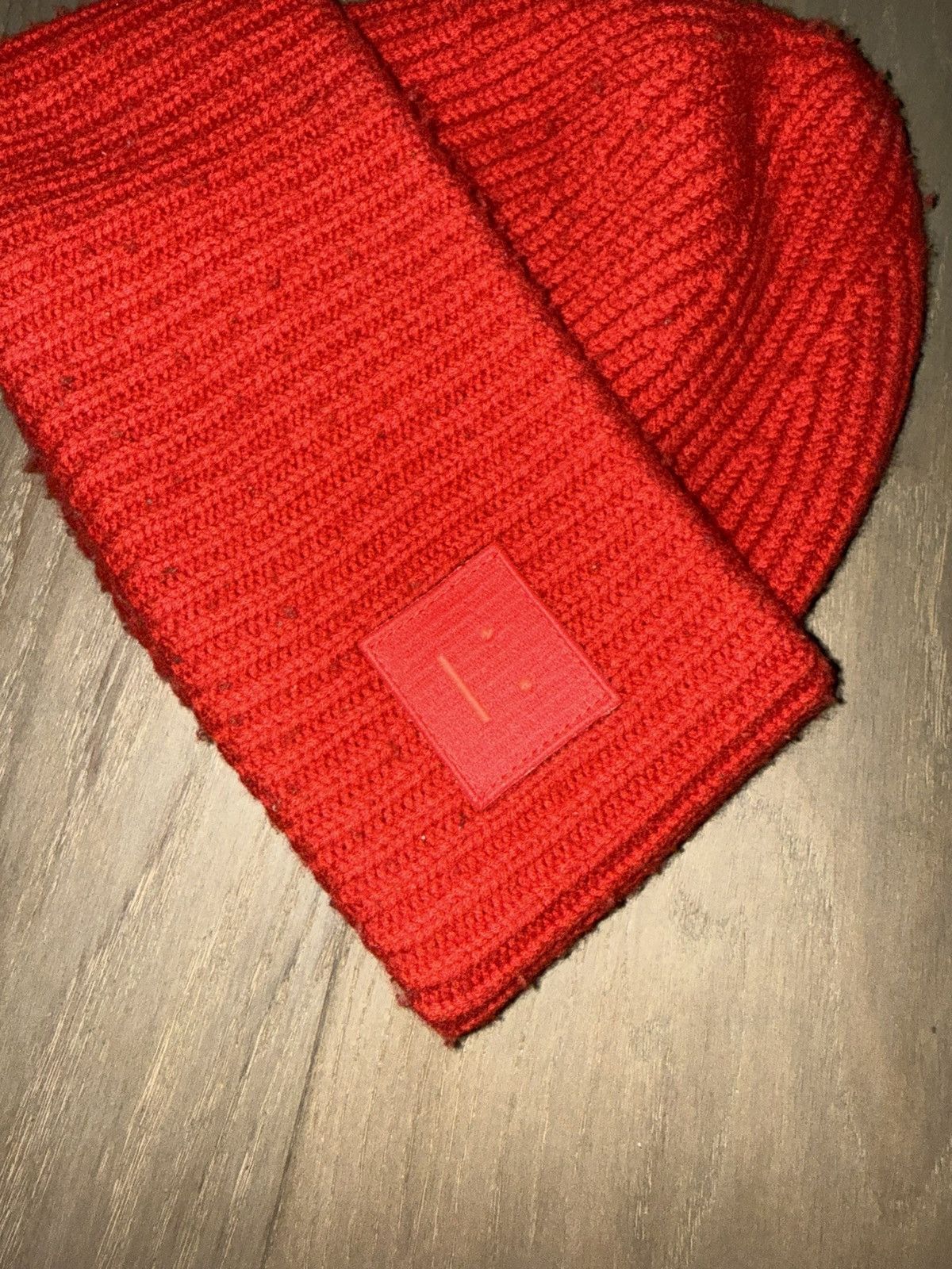 Acne Studios Acne Studios RED Face Logo Ribbed Beanie Size 36 - 2 Thumbnail