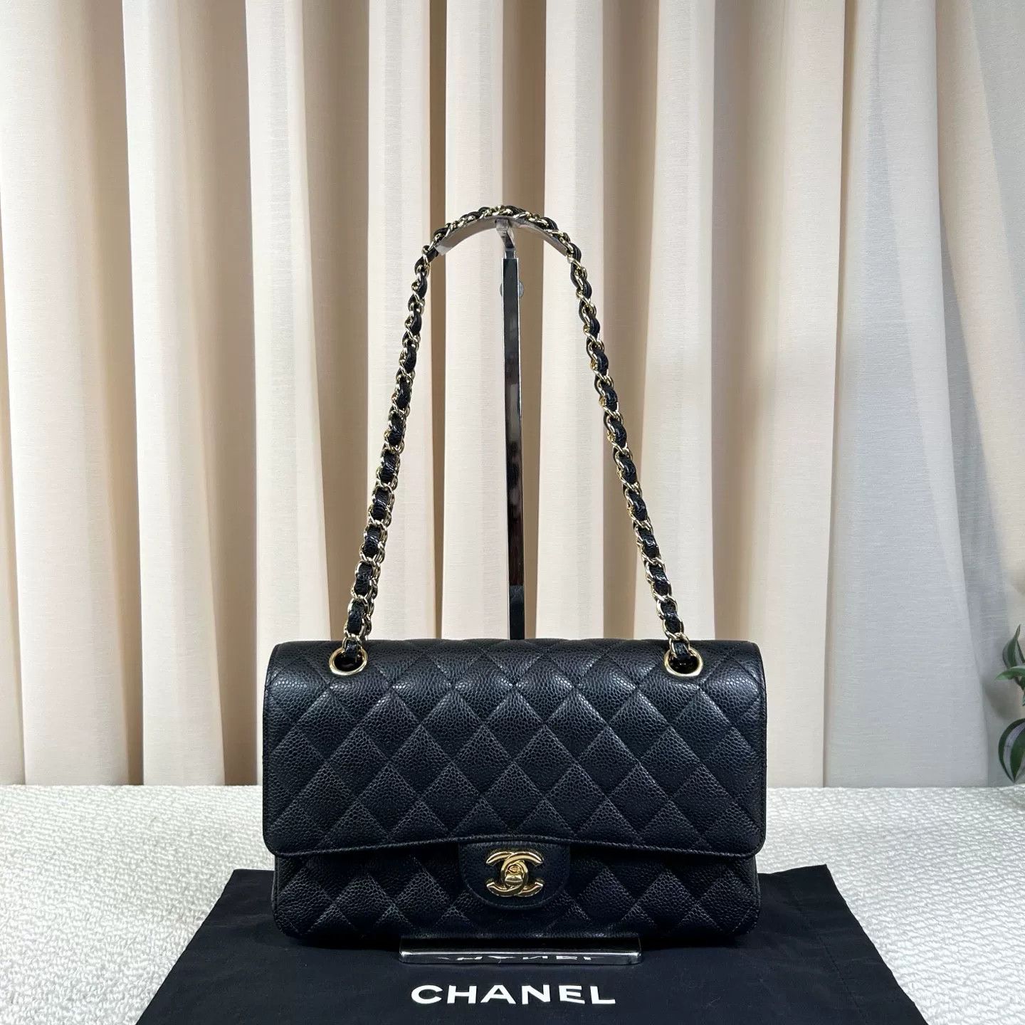 Chanel Pre-loved Bag Very good condition Size ONE SIZE - 1 Thumbnail