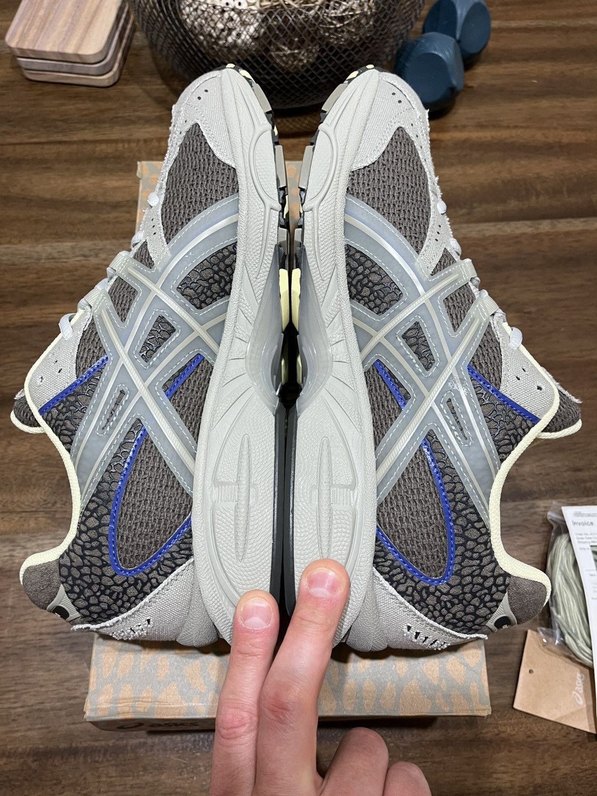 Asics Asics x Eighteen East Nimbus 10.1 SZ 12 Size US 12 / EU 45 - 7 Thumbnail
