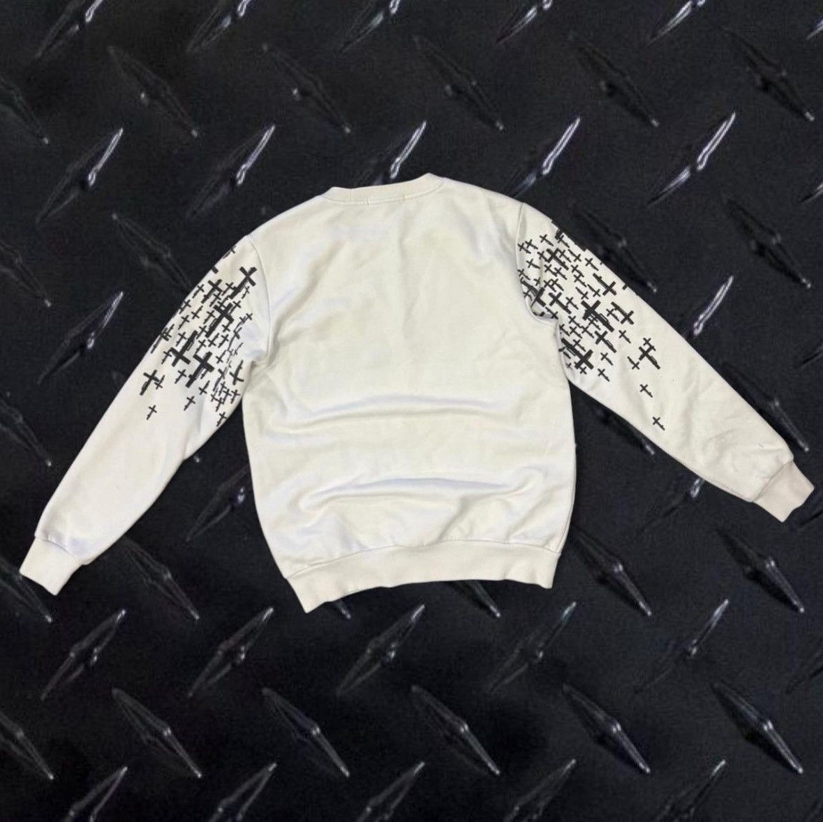 5cm 5CM White crewneck with black cross pattern Size US M / EU 48-50 / 2 - 6 Thumbnail