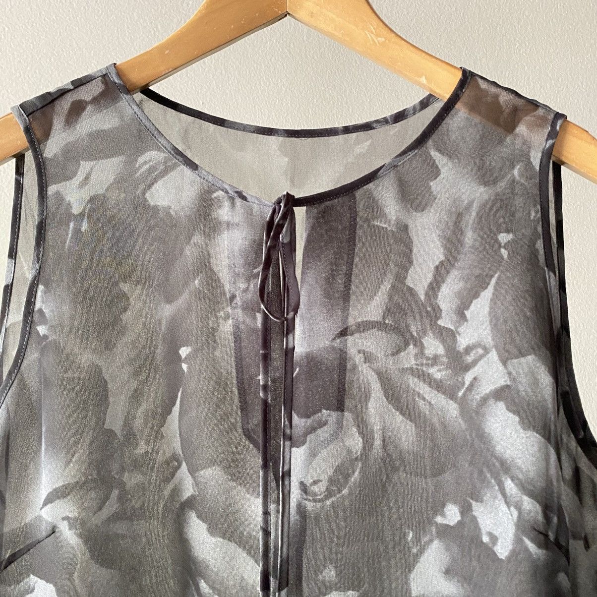 Givenchy GIVENCHY Transparent Gray Floral Sleeveless Blouse Size M / US 6-8 / IT 42-44 - 3 Thumbnail