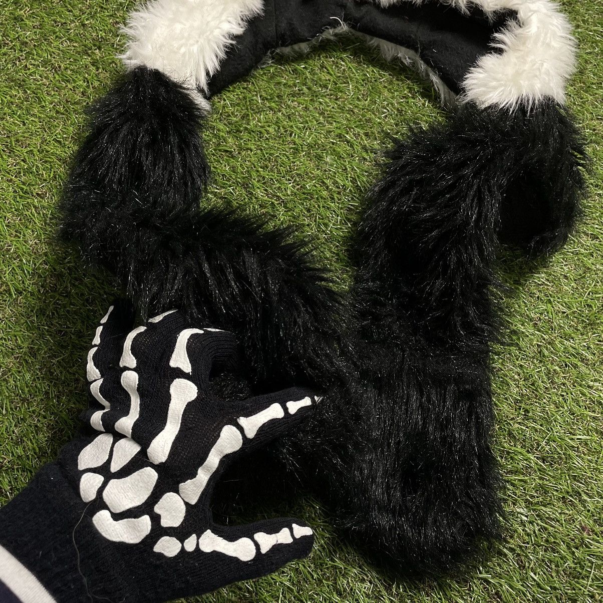 Vintage Vintage Y2K Fuzzy Skeleton Hand Beanie Alt Punk Streetwear O Size ONE SIZE - 3 Thumbnail
