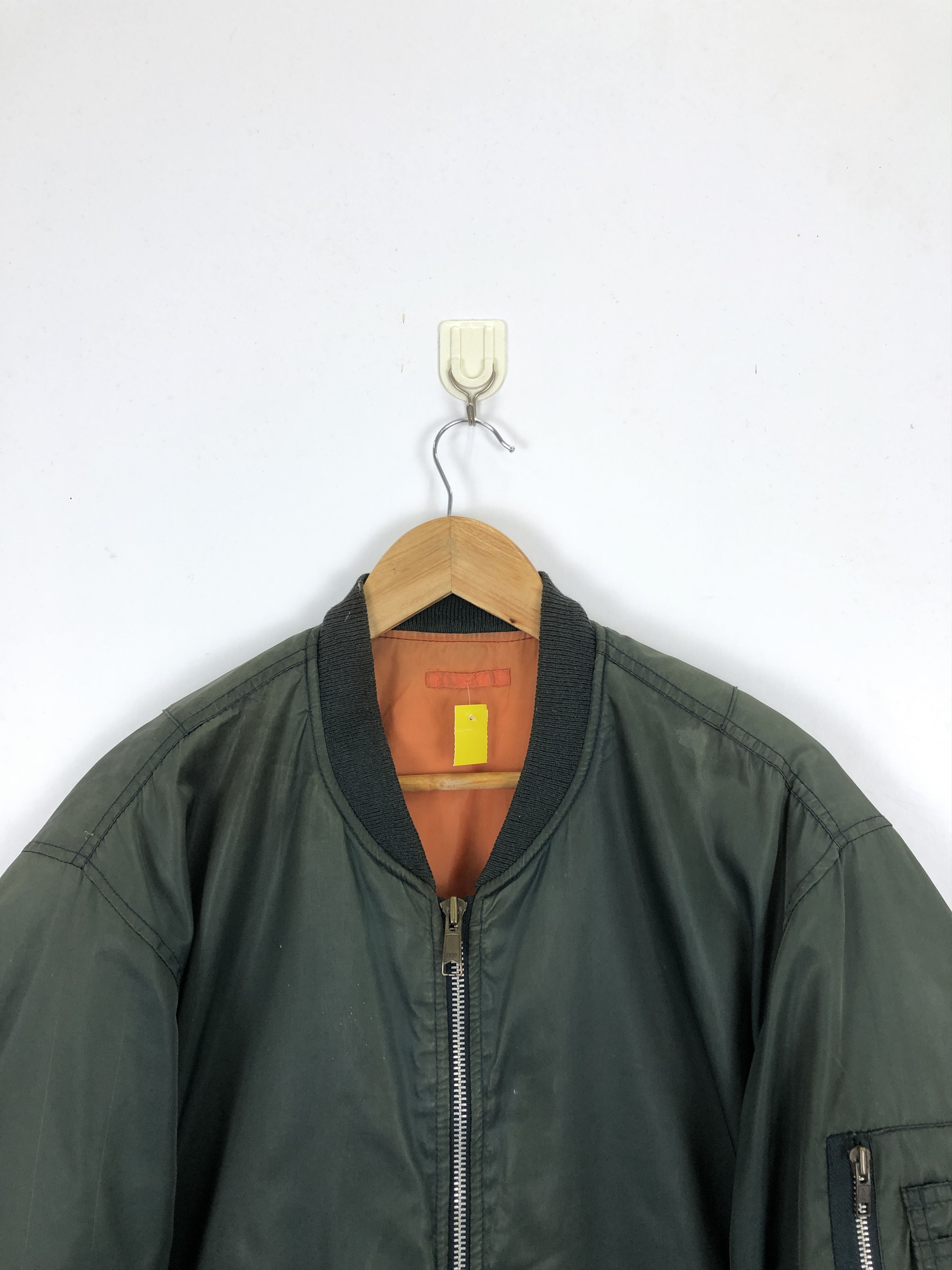 Japanese Brand Vintage Uniqlo Sun Faded Bomber Jacket Trashed J1662 Size US L / EU 52-54 / 3 - 2 Thumbnail