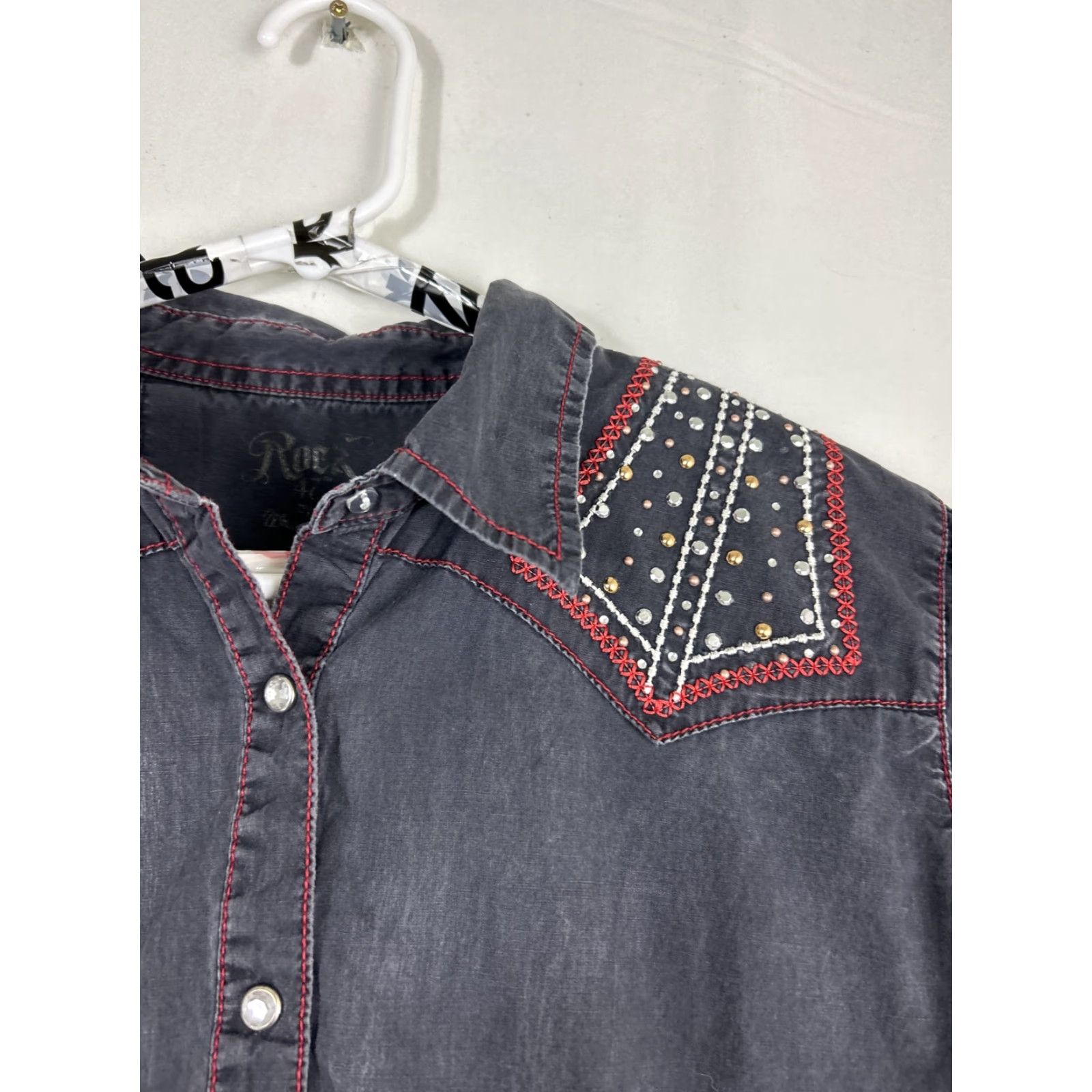 47 VINTAGE Rock 47 by Wrangler Beaded Pearl Snap Shirt Womens Long Sleeve Black Western Beaded Accents Sized L (Chest 22” Length 28” Sleeves 24”) Size L / US 10 / IT 46 - 4 Thumbnail