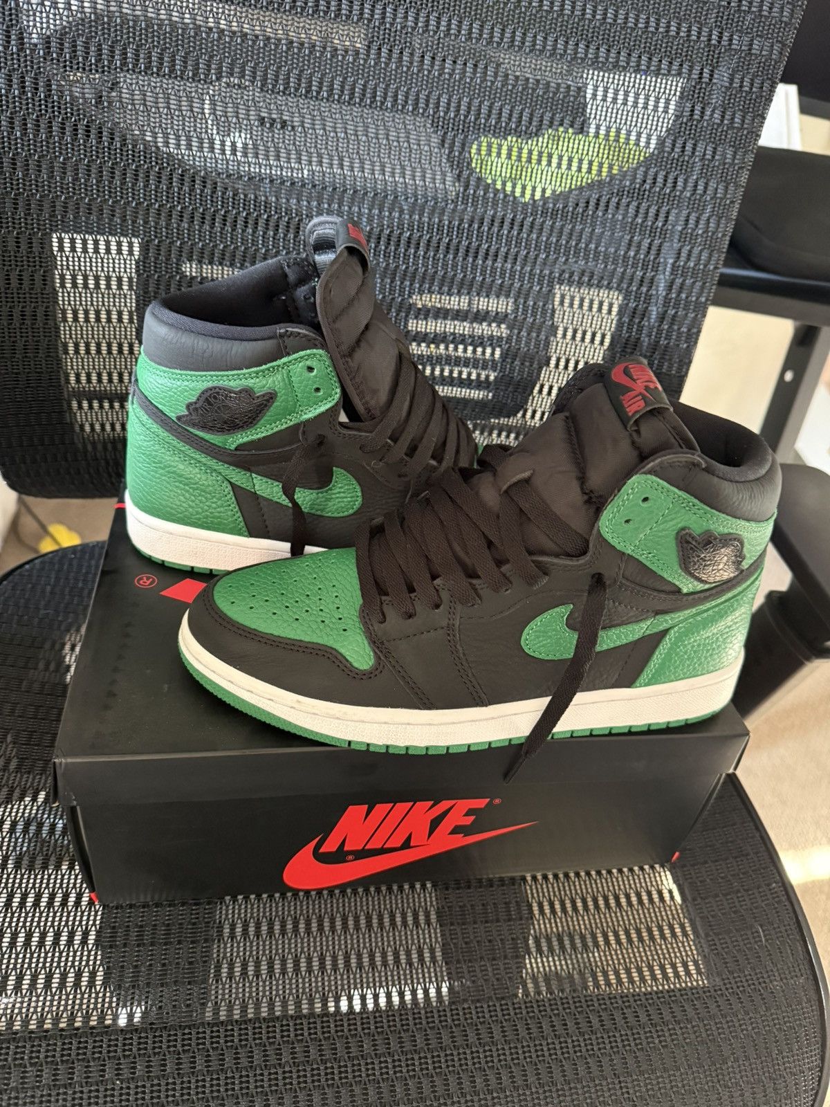 Jordan Brand Pine Green Black Jordan 1 Size US 8 / EU 41 - 2 Thumbnail