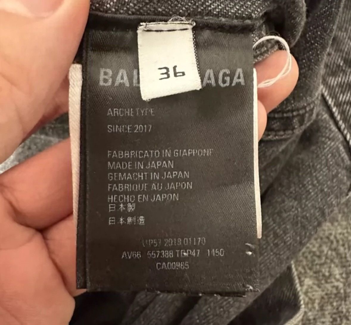 Balenciaga Balenciaga's logo on the back is damaged on denim jacket Size US S / EU 44-46 / 1 - 4 Thumbnail