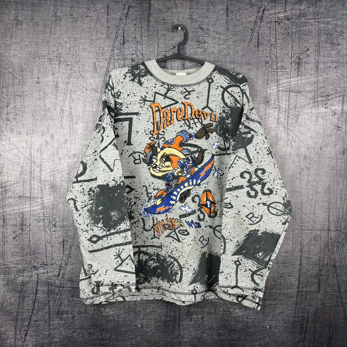Warner Bros Vintage Warner bros Taz Looney Tunes daredevil sweatshirt Size US M / EU 48-50 / 2 - 1 Thumbnail