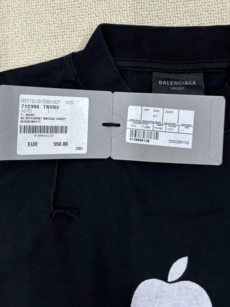 Balenciaga Balenciaga FW22 Be Different Apple Logo Printed Crew Neck T Size US S / EU 44-46 / 1 - 3 Thumbnail