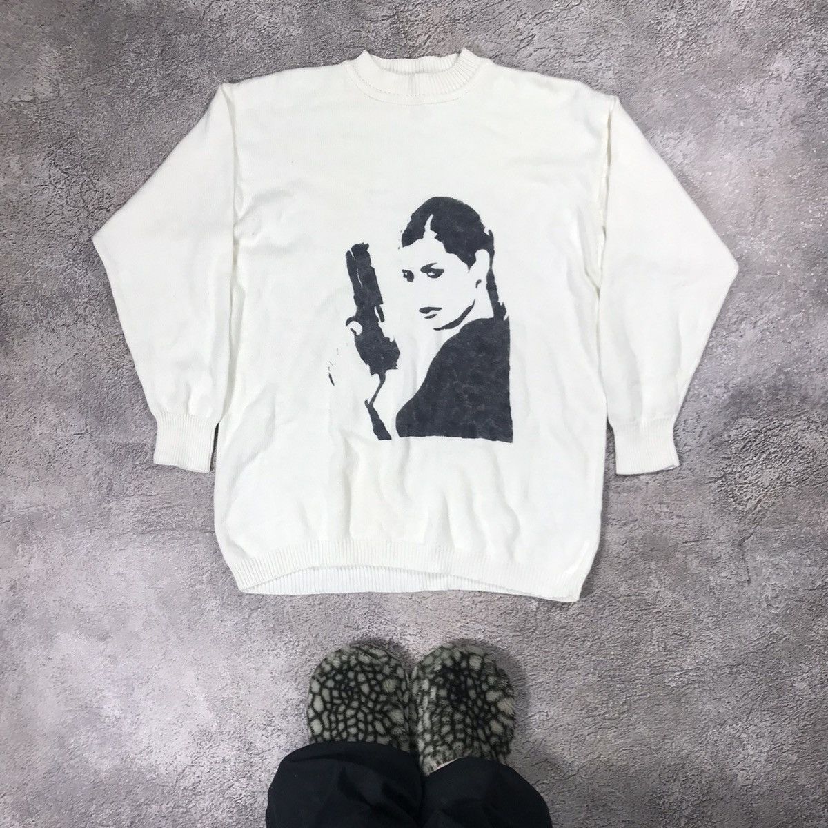 Vintage Vintage 90s Y2K Graphic Sweatshirt Gun Girl Oversized Grunge Size S / US 4 / IT 40 - 1 Thumbnail
