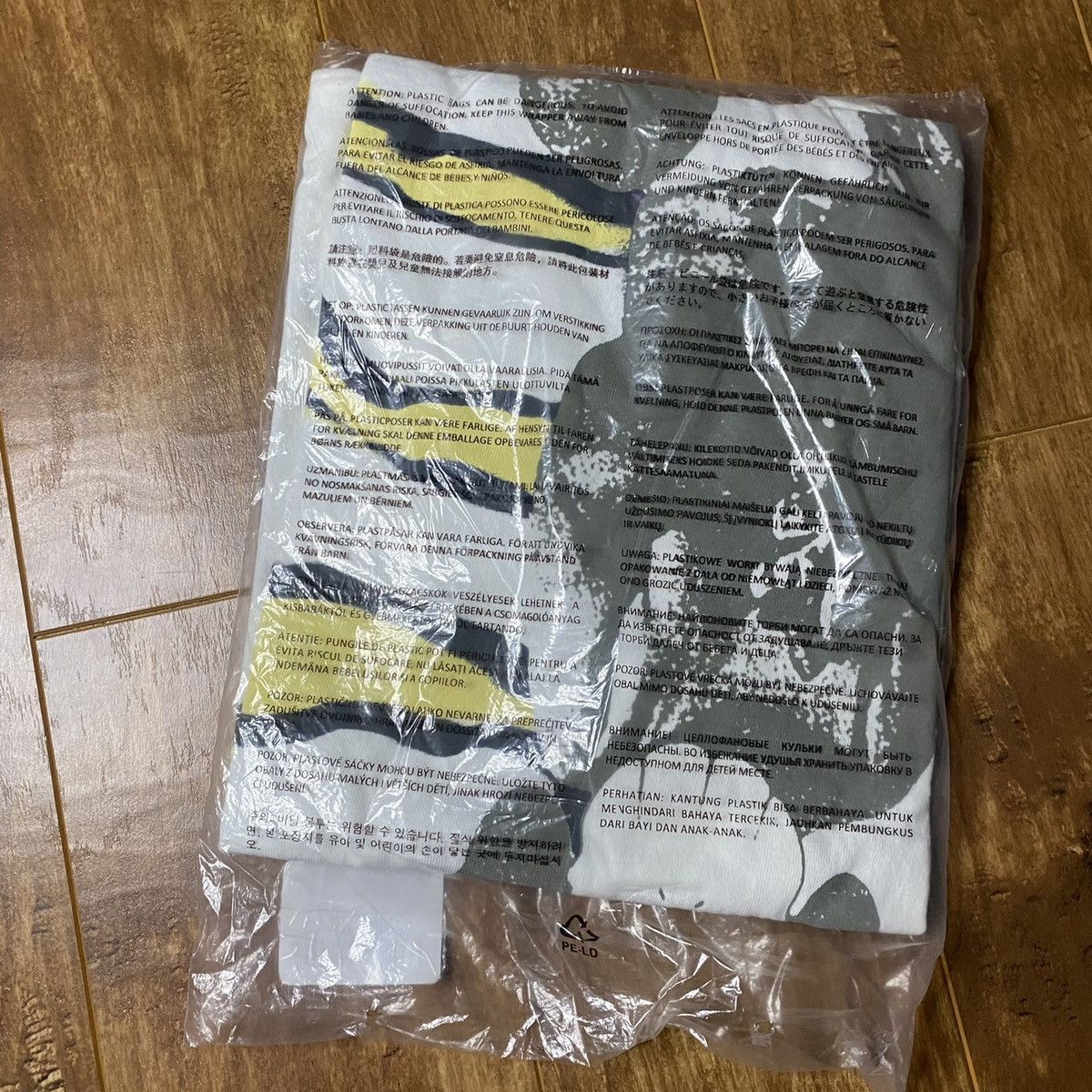 Kaws × Travis Scott Brand New Kaws x Travis x Fragment Aged Yellow Tee Size US L / EU 52-54 / 3 - 3 Thumbnail