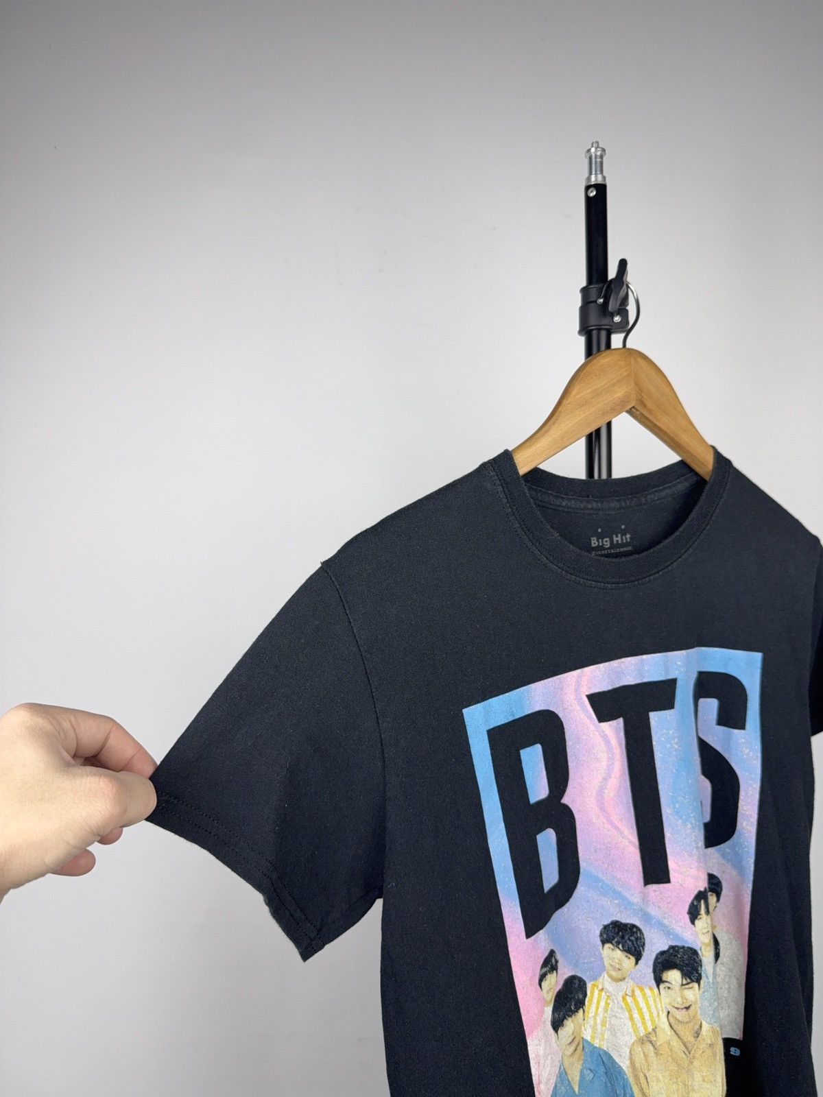 Band Tees 00s BTS World Tour 2019 Official Concert T-Shirt Big Hit Size US S / EU 44-46 / 1 - 6 Thumbnail