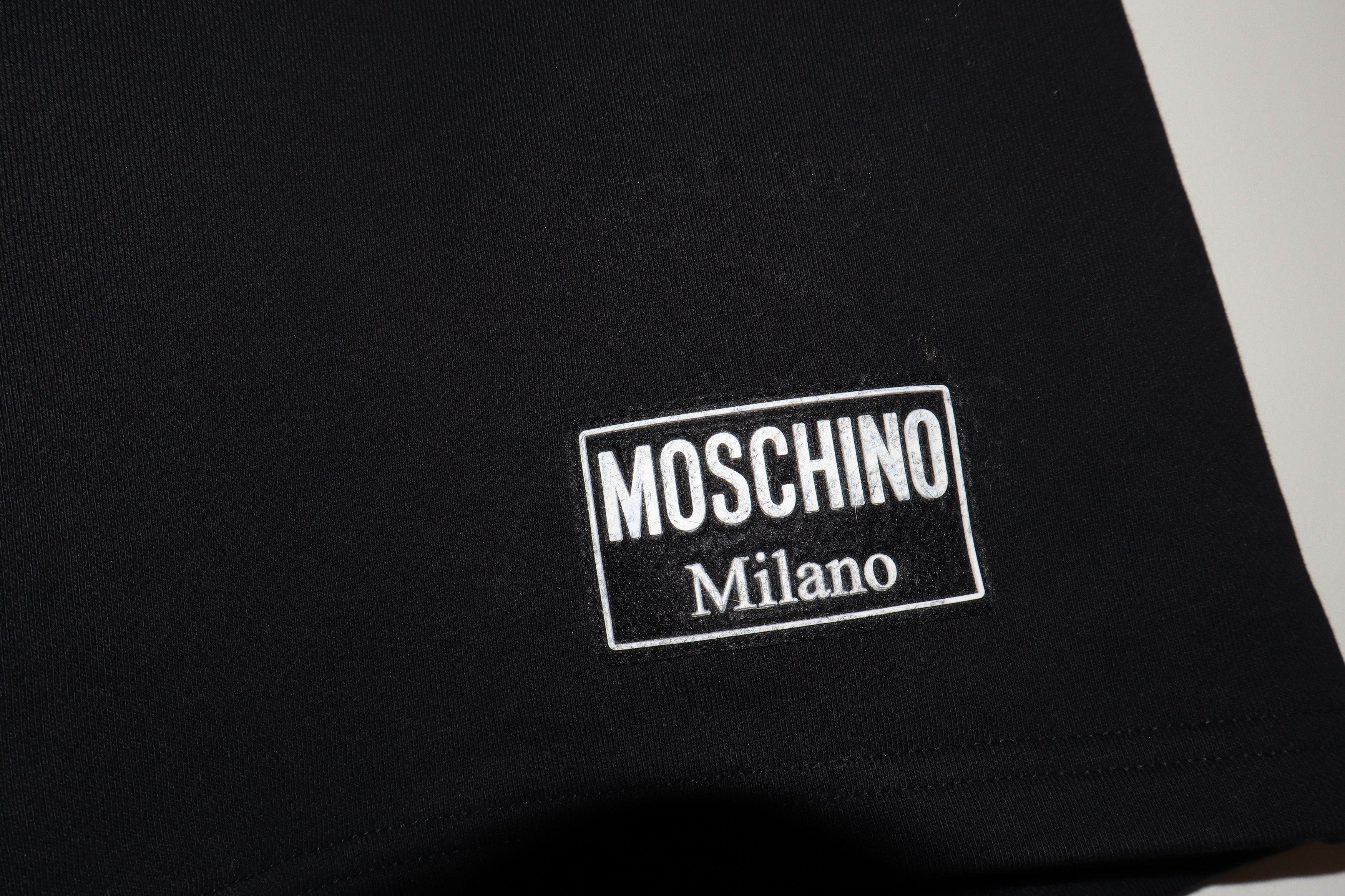 Moschino Oversized logo shorts Size US 34 / EU 50 - 4 Thumbnail