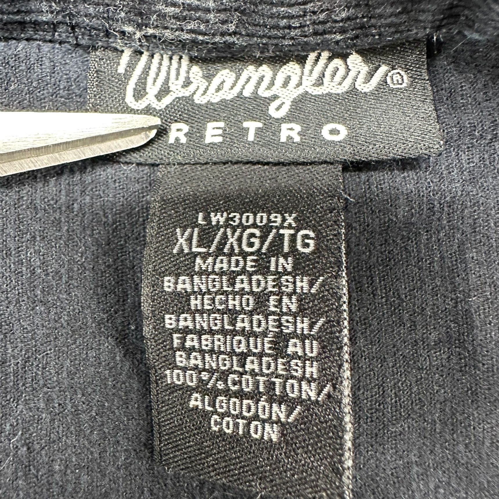 Wrangler VINTAGE Wrangler Retro Shirt Womens XL Black Corduroy Long Sleeve Pearl Snap Aztec Rodeo Shirts? Size XL / US 12-14 / IT 48-50 - 4 Thumbnail