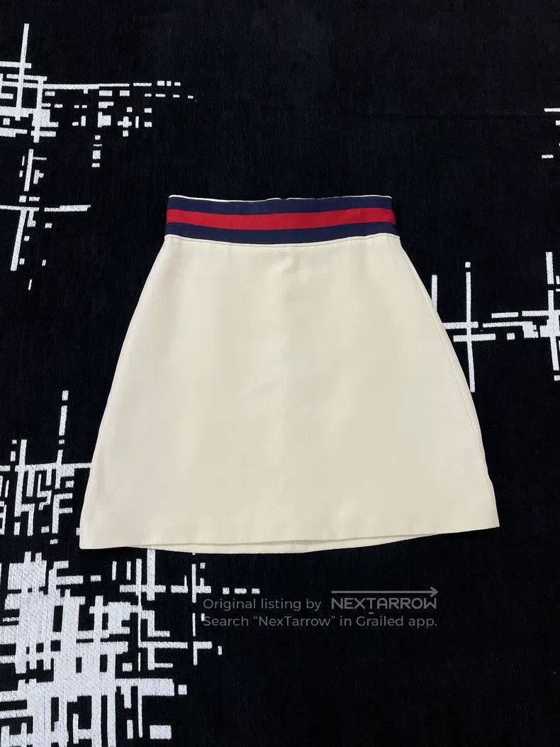 Gucci Gucci Beige short skirt half-length skirt Size 26" / US 2 / IT 38 - 1 Thumbnail