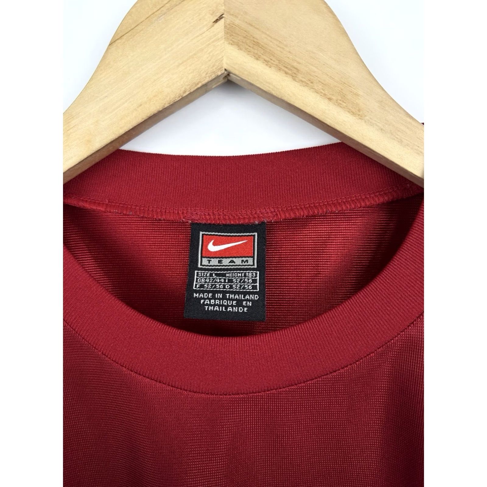 Nike VINTAGE Nike Total Ninety Center Swoosh Retro T-Shirt Mens L Red 90s Shirt Shirt Mens L Red Nike 90s Size US L / EU 52-54 / 3 - 5 Thumbnail