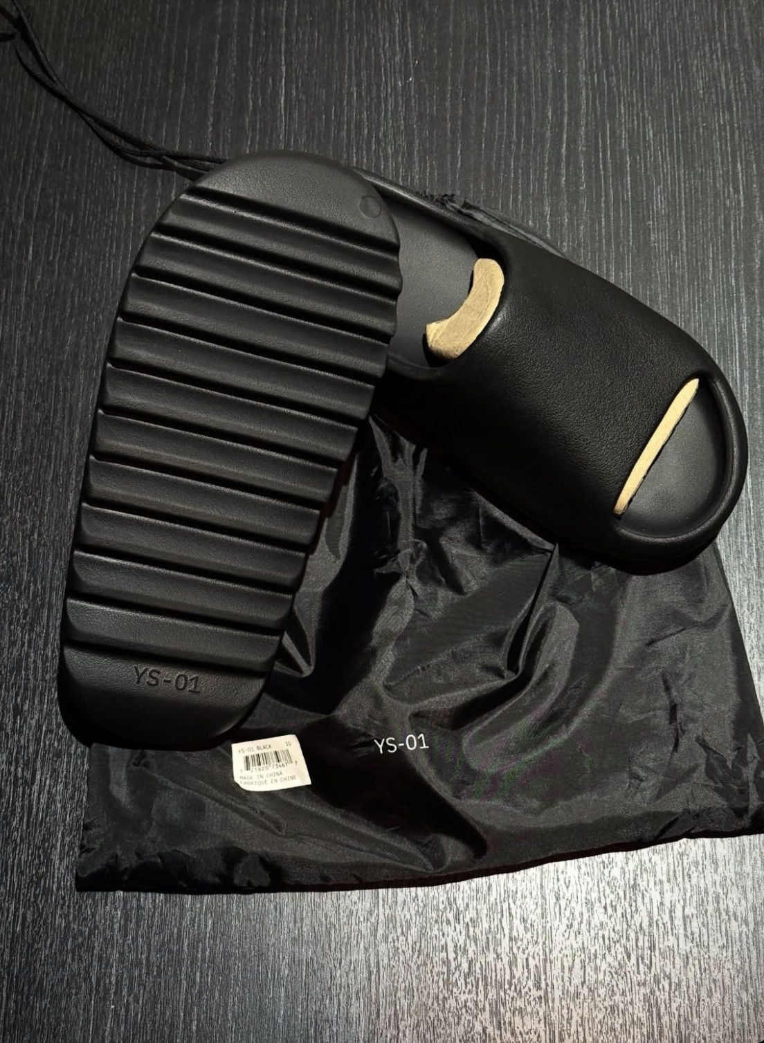 Yeezy 2025 yeezy slides Size US 7 / EU 40 - 1 Thumbnail