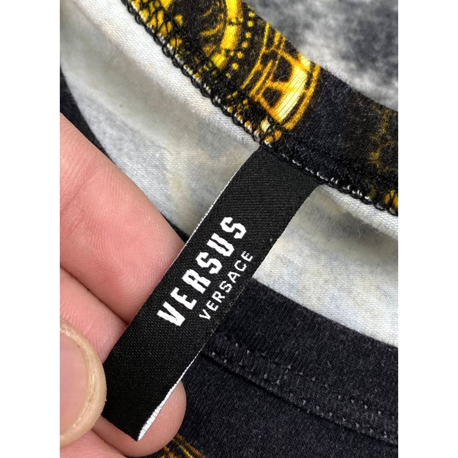 Versace Versus Versace T-Shirt Men Size S Multicolor Baroque Big Logo Size US S / EU 44-46 / 1 - 3 Thumbnail