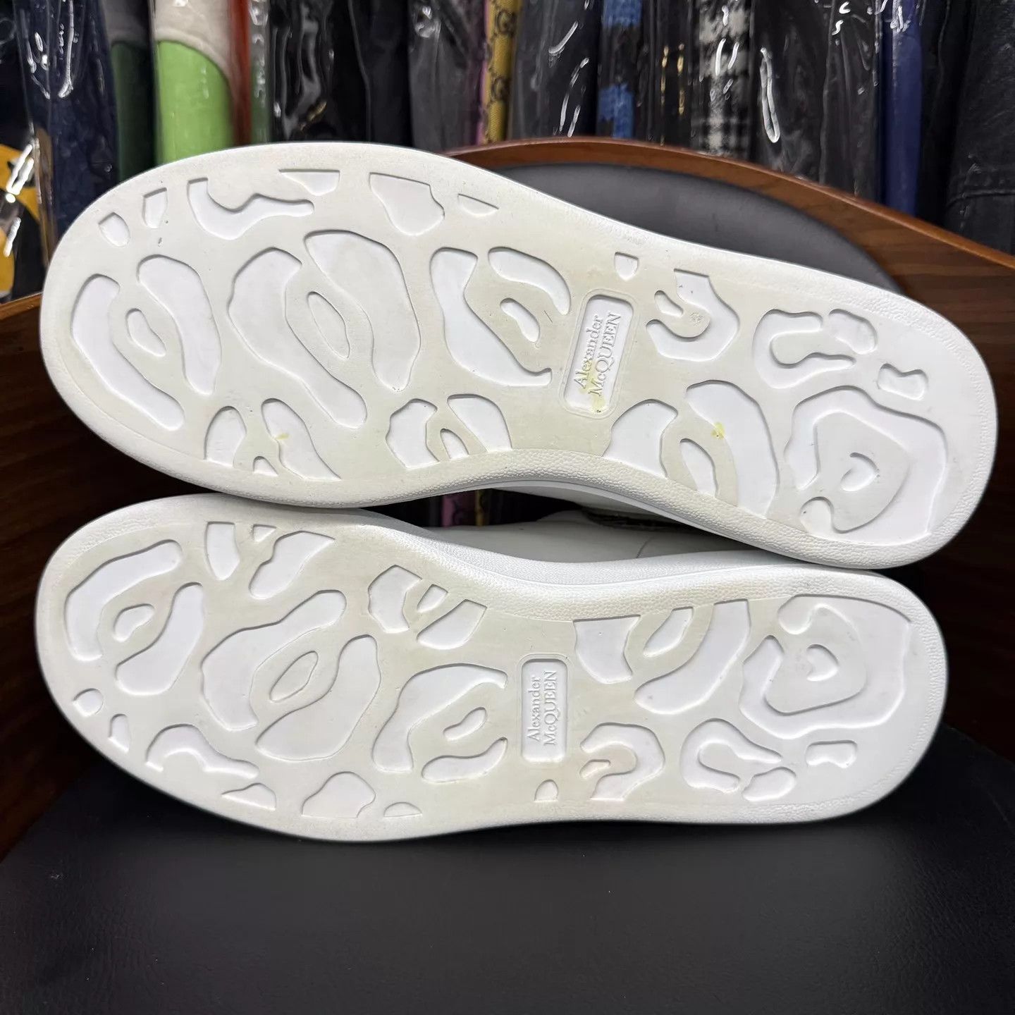 Alexander McQueen Alexander McQueen Cracked Silver Tail 44 like new Size US 11 / EU 44 - 7 Thumbnail