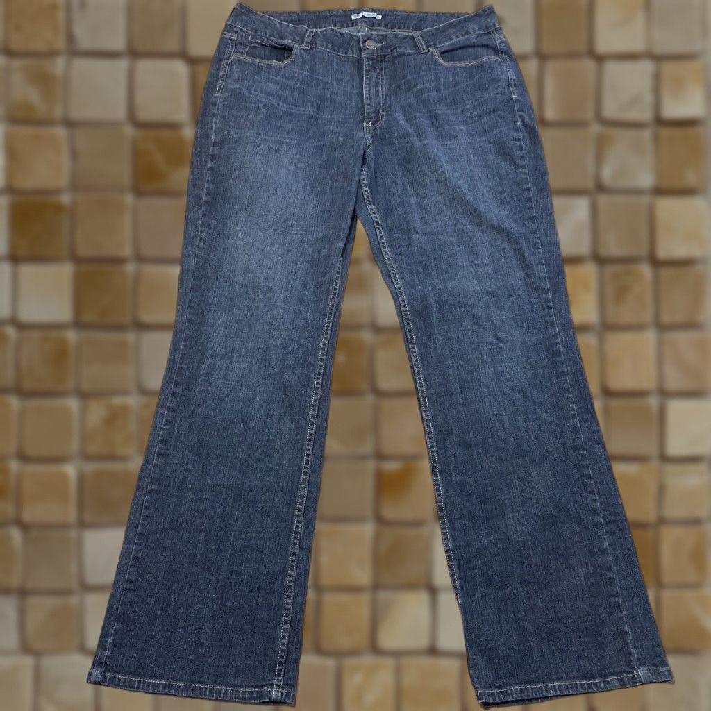 Lee Lee Jeans Women's Plus Size 18 Medium Blue Mid Rise Straight Leg Denim Size 40" / US 18 - 1 Thumbnail