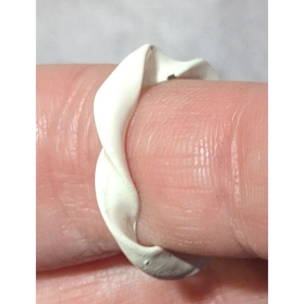 Other Abstract White Enamel Coated Art Ring Size 5 1/2 Size ONE SIZE - 12 Thumbnail