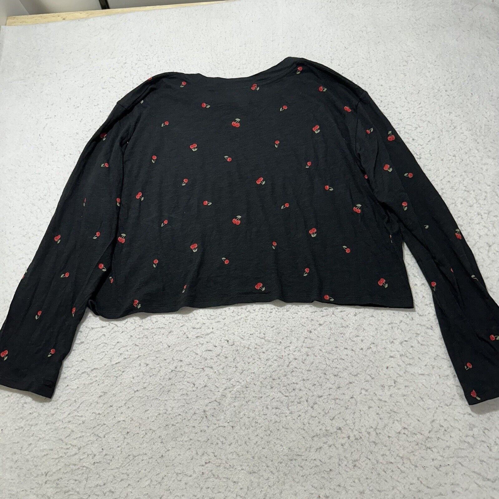 Victoria's Secret Victoria's Secret PINK Large Cherry Crop Top T Shirt Black Size L / US 10 / IT 46 - 10 Thumbnail