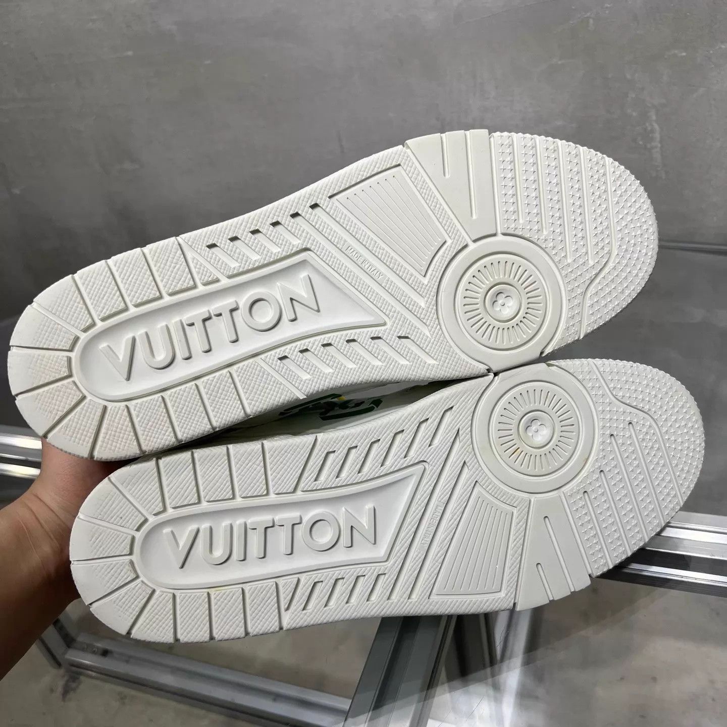 Louis Vuitton Louis Vuitton Trainer Eco Green UK7 CD0983 Size US 8 / EU 41 - 7 Thumbnail