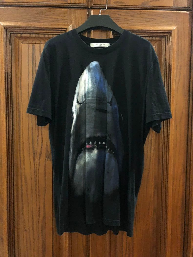 Givenchy Givenchy Shark Fin Slim Fit Size L Size US L / EU 52-54 / 3 - 1 Thumbnail