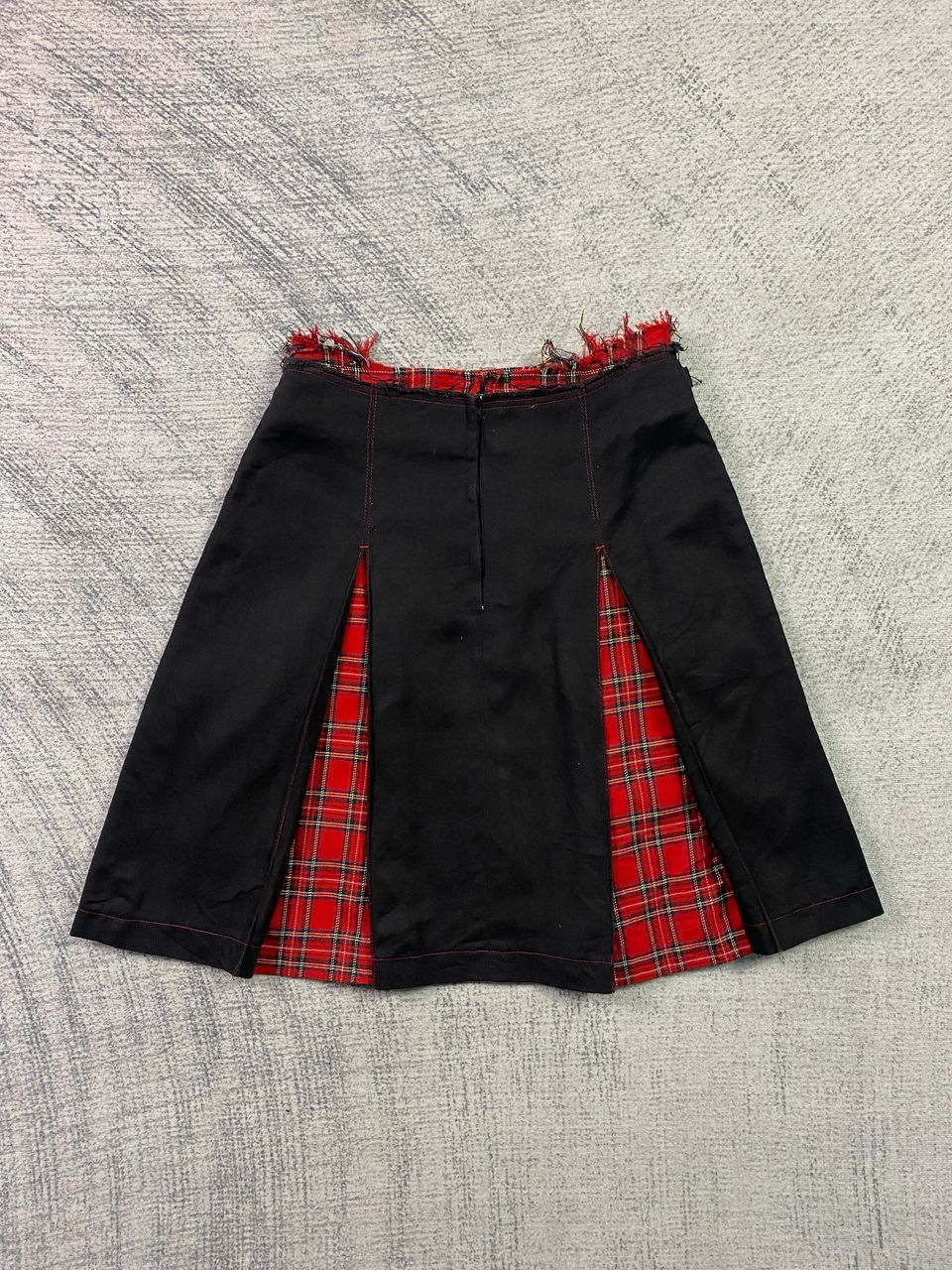 14th Addiction × Le Grande Bleu (L.G.B.) Punk Style Tartan Red Black Pleated Skirt Size 26" / US 2 / IT 38 - 4 Thumbnail