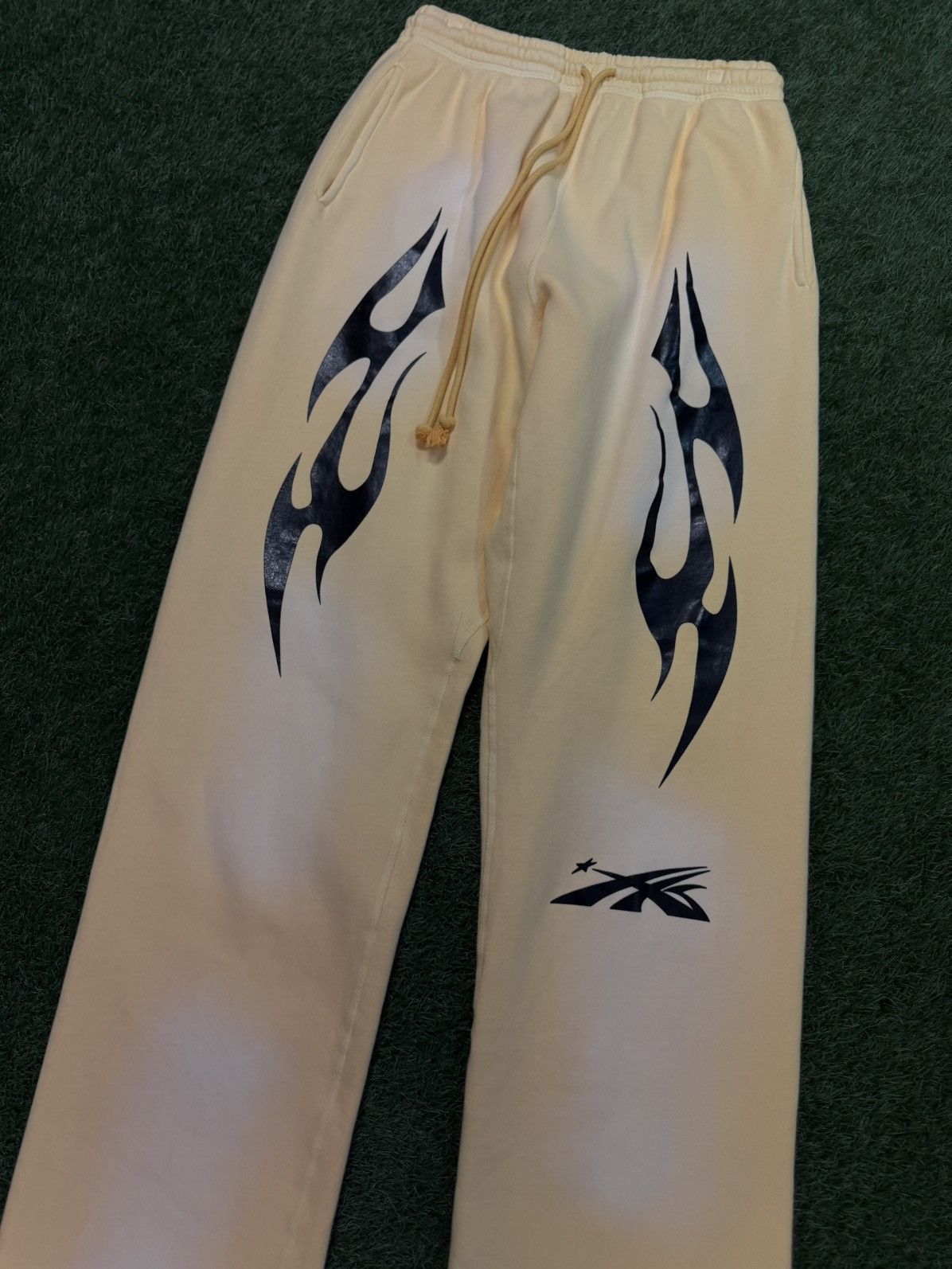 HELLSTAR Hellstar Sweatpants Size XL Yellow Flame (NEW) Size US 34 / EU 50 - 3 Thumbnail