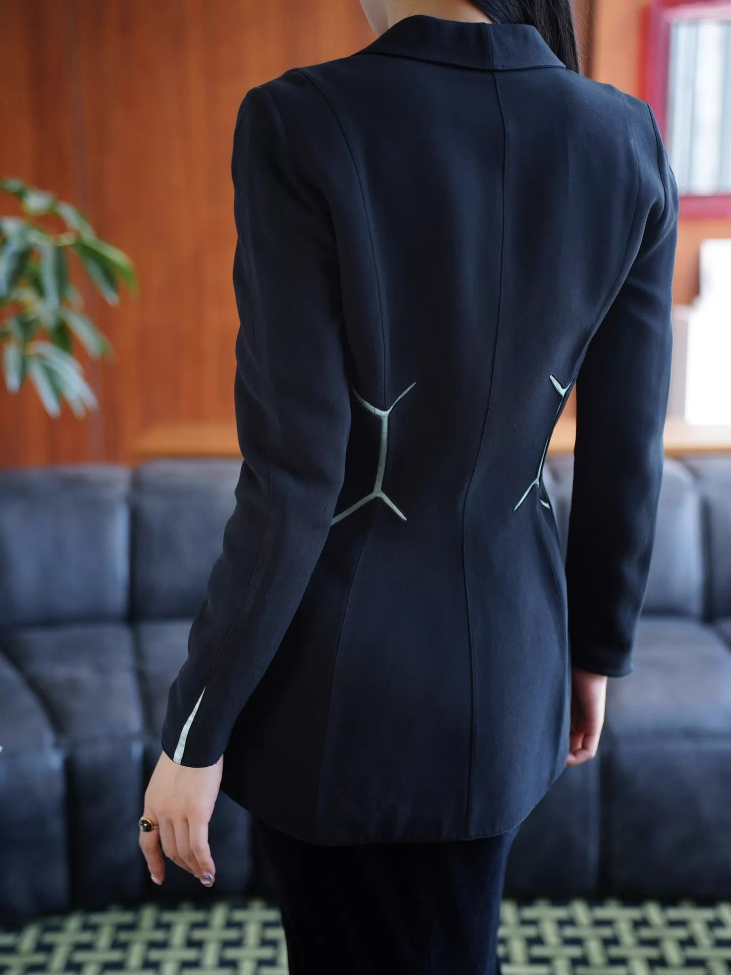 Thierry Mugler Thierry Mugler Vintage B&G Gothic T Shell Waist Blazer Size S / US 4 / IT 40 - 8 Thumbnail