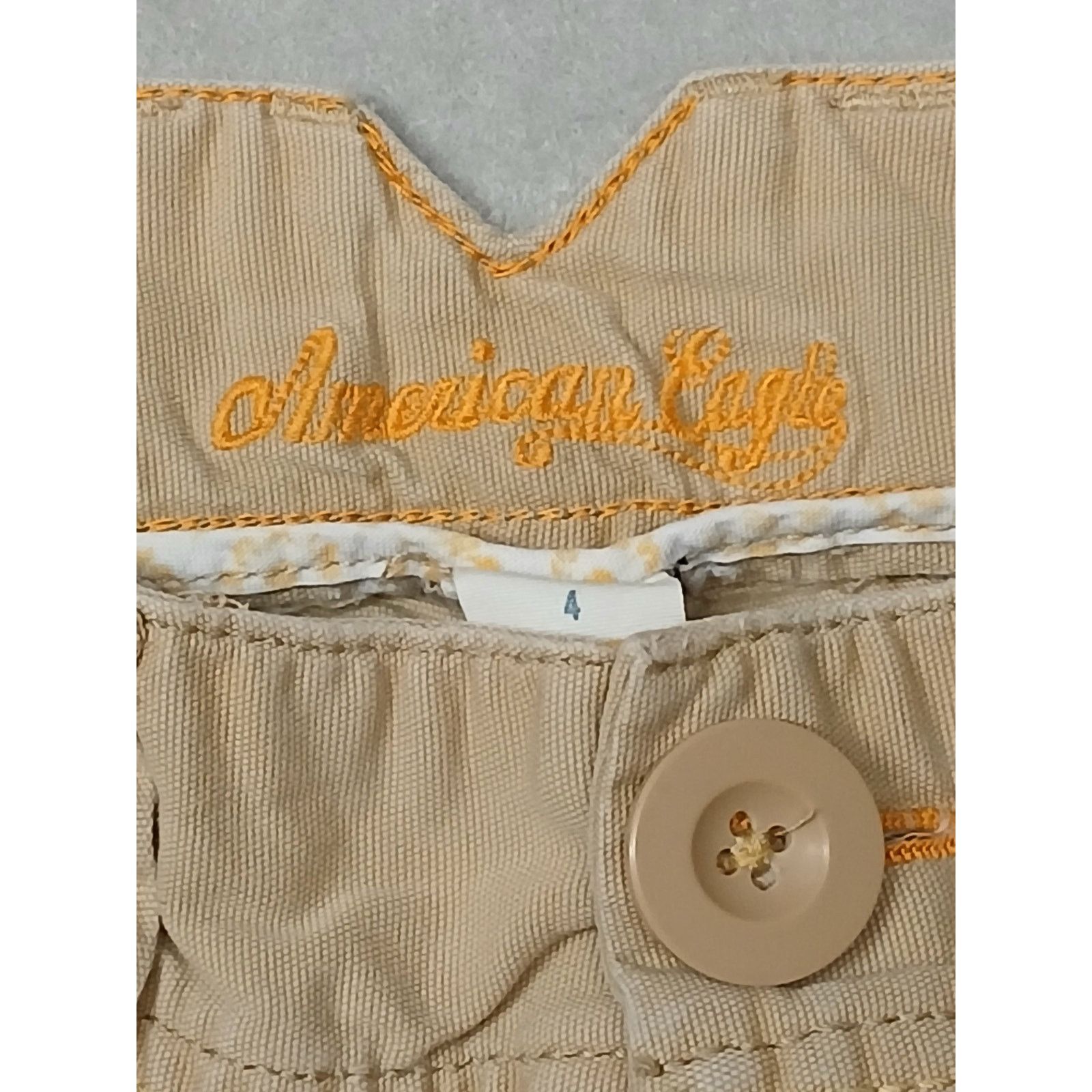 American Eagle Outfitters American Eagle (4) Mid Rise Beige Khaki Chino Shorts Size 27" / US 4 / IT 40 - 7 Thumbnail