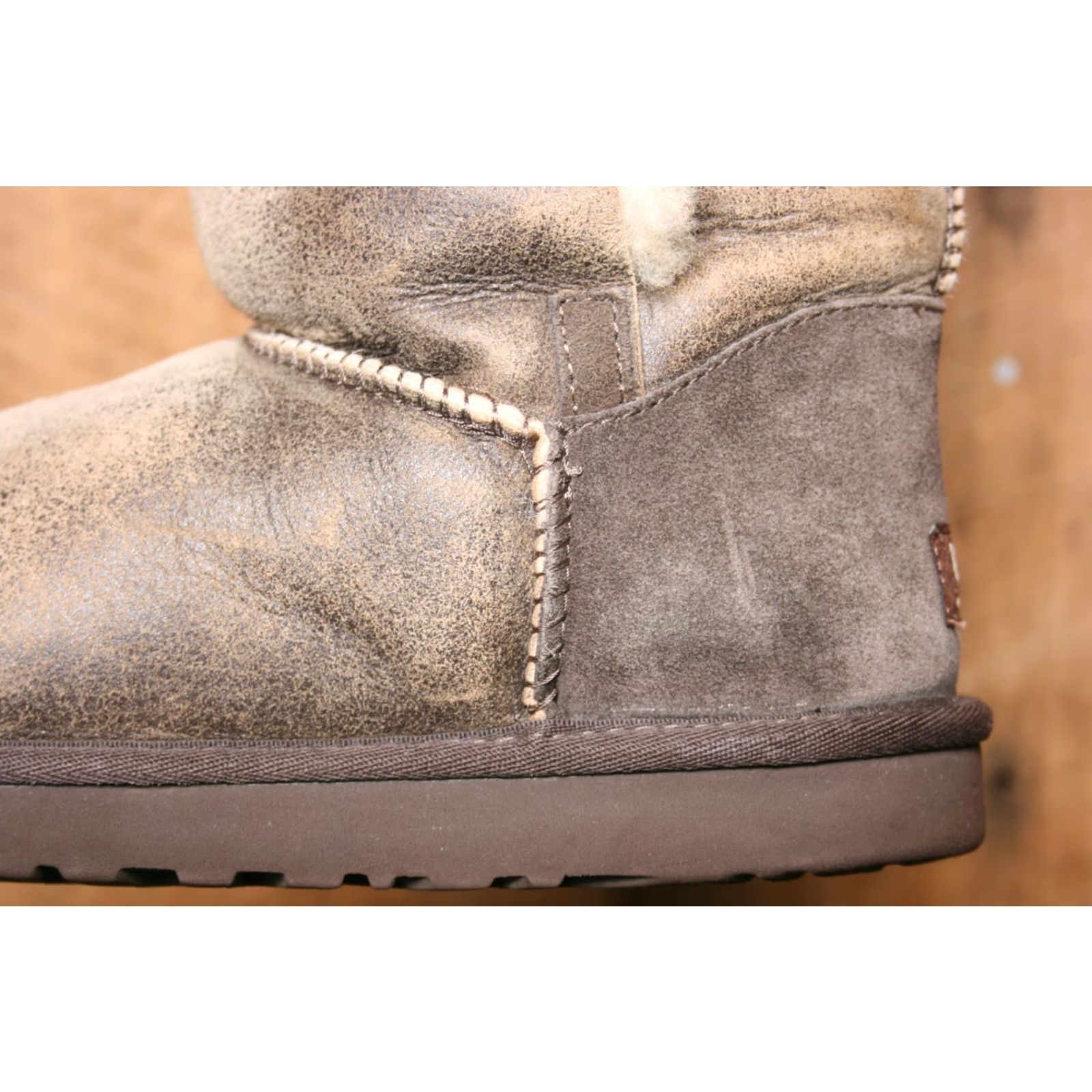 Ugg VINTAGE UGG Bailey Button Triplet Boot Women Leather Shearling Winter Brown 9 Womens Boots Size US 7 / IT 37 - 7 Thumbnail