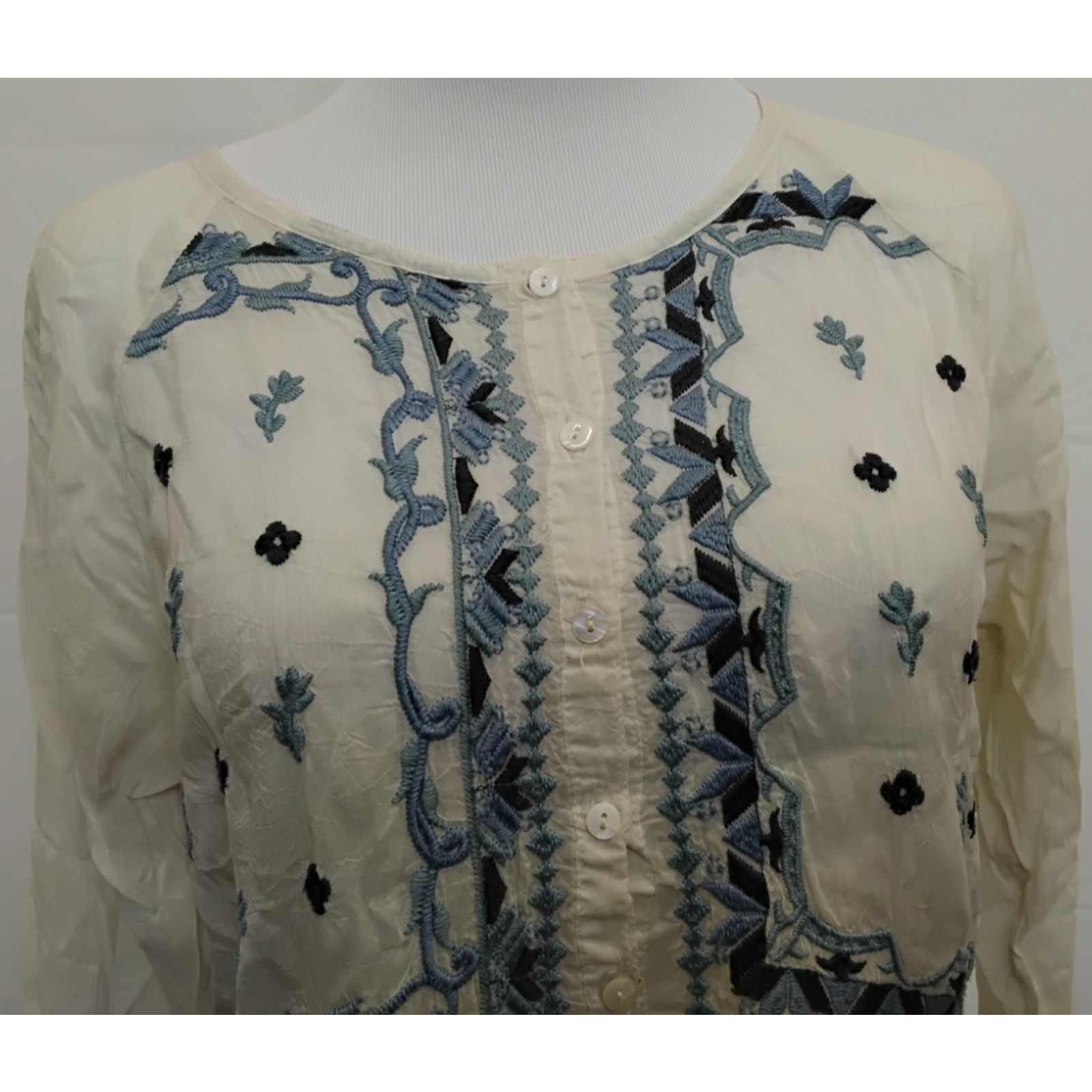 Johnny Was Johnny Was Blouse Women's Small White/Blue Embroidered Size S / US 4 / IT 40 - 5 Thumbnail