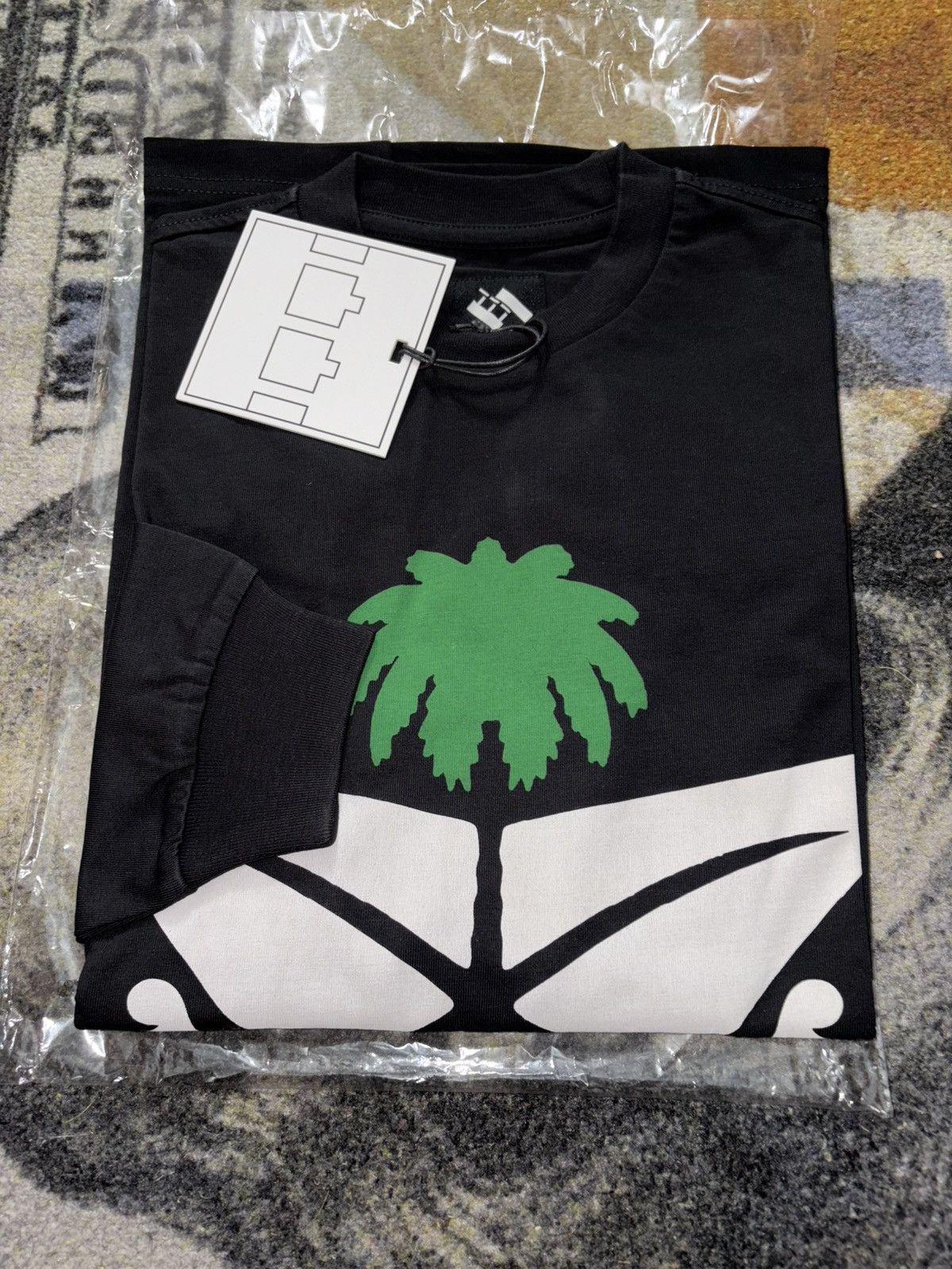Palace × The Trilogy Tapes TTT Palm Sword Long Sleeve Tee Black Size US S / EU 44-46 / 1 - 1 Thumbnail