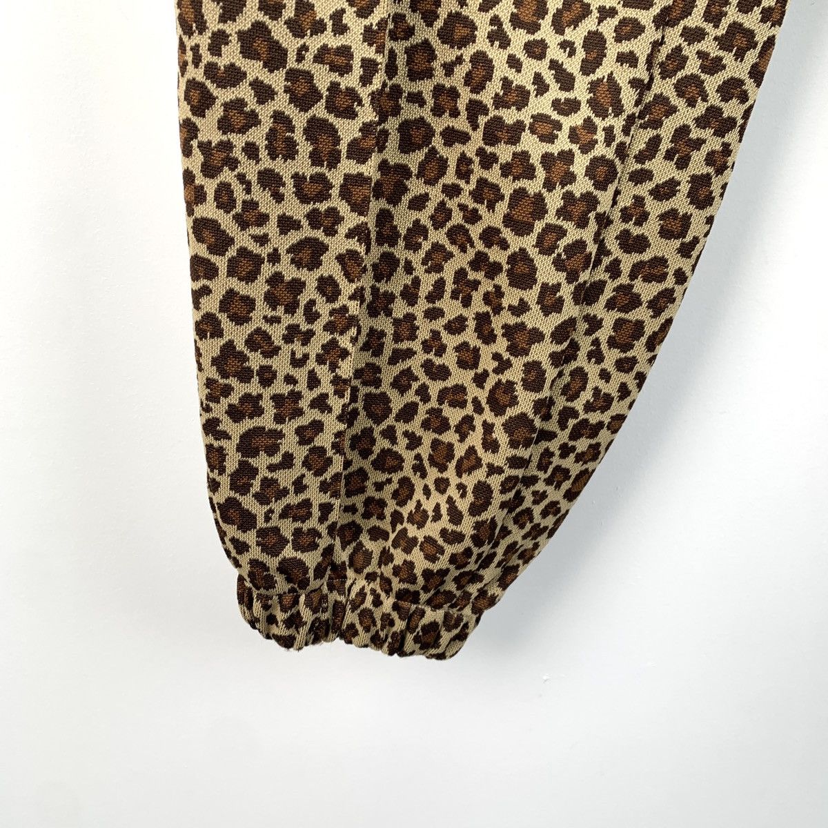 Palm Angels Palm Angels Leopard Patchwork Cuffed Sweatpants K26WX Size 27" / US 4 / IT 40 - 4 Thumbnail