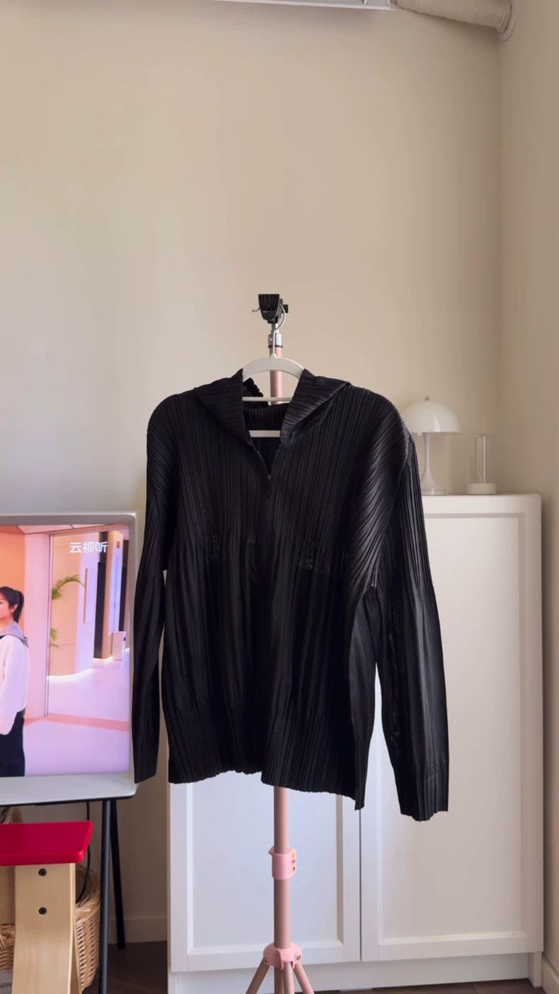Issey Miyake Issey Miyake size:3 Black cream puff pleated cardigan Size XS / US 0-2 / IT 36-38 - 1 Thumbnail