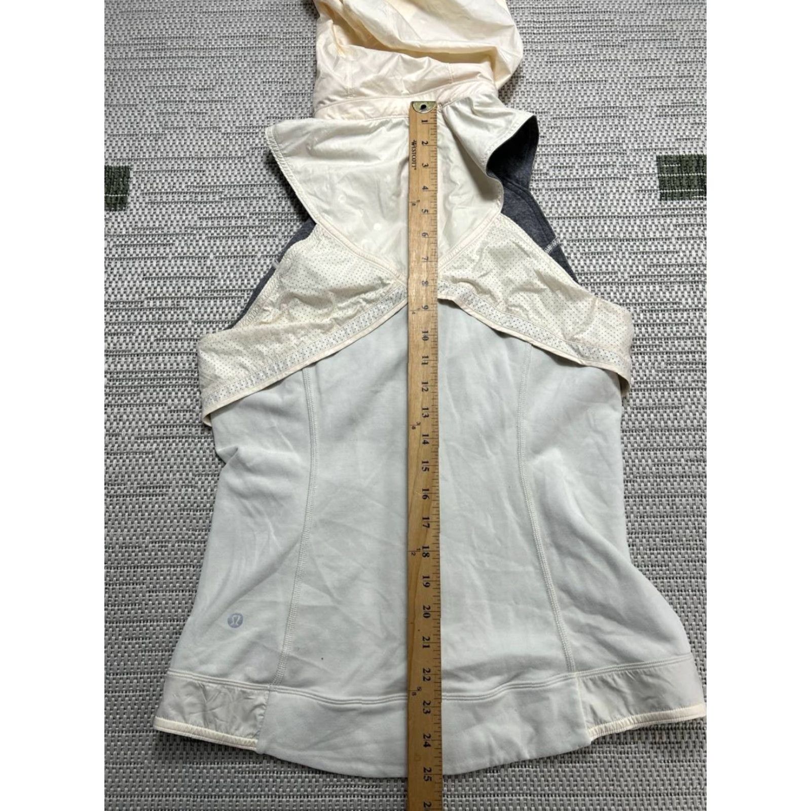 Lululemon Lululemon Kanto Catch Me Vest Womens 8 Beige Water Resistant Sweat Wicking Breathable Hooded Pockets Jacket Vest Size M / US 6-8 / IT 42-44 - 7 Thumbnail