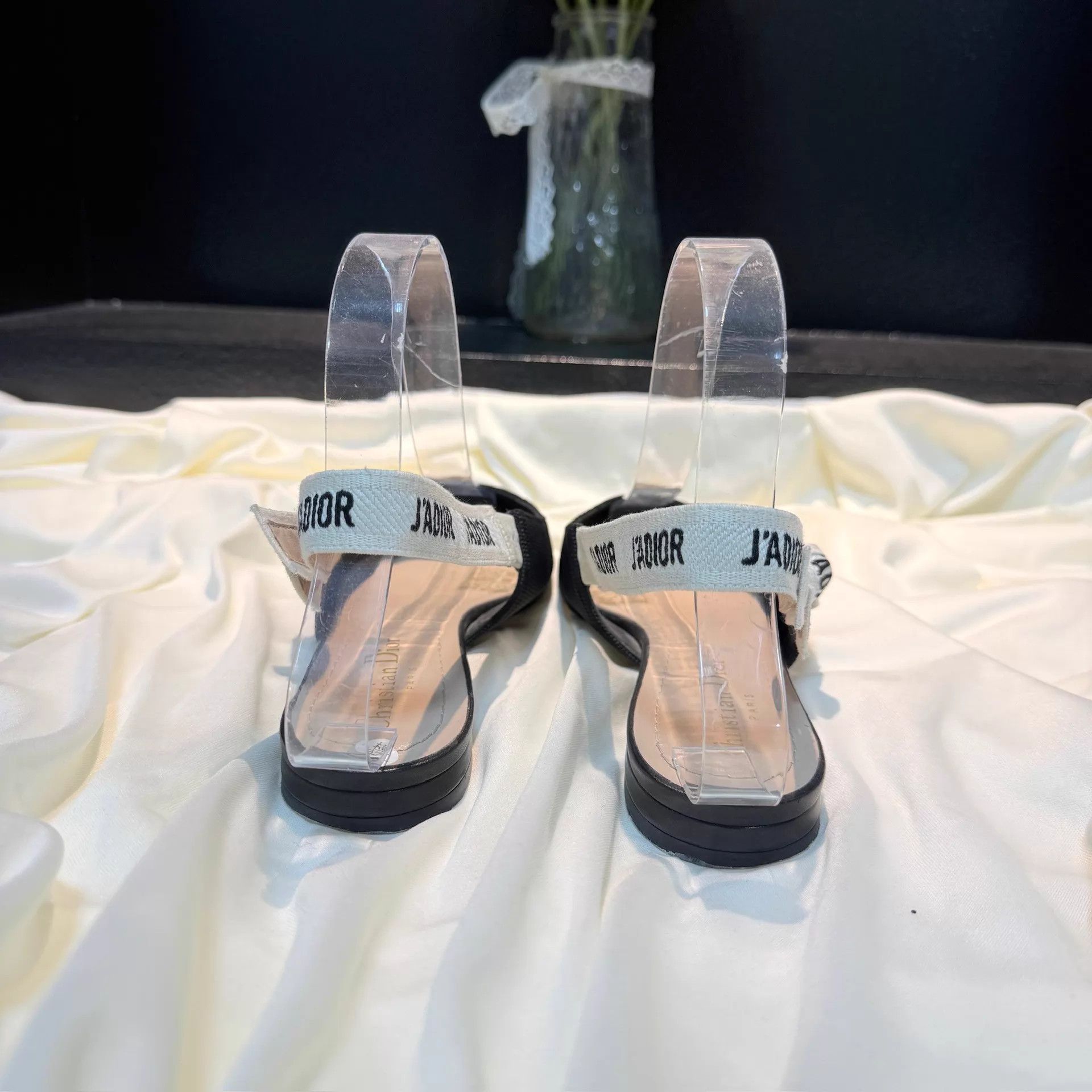 Dior Dior B&W Embroidered Logo Low Heel Pumps 35.5 99N Size US 5 / IT 35 - 3 Thumbnail