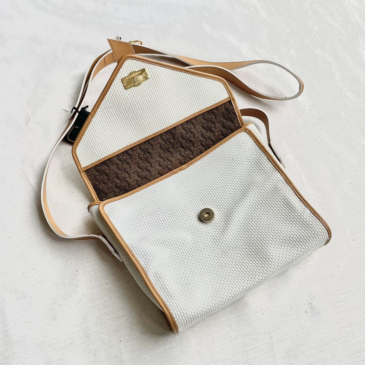 Yves Saint Laurent Vintage Yves Saint Launrent Off White/Tan Leather Crossbody Size ONE SIZE - 6 Thumbnail