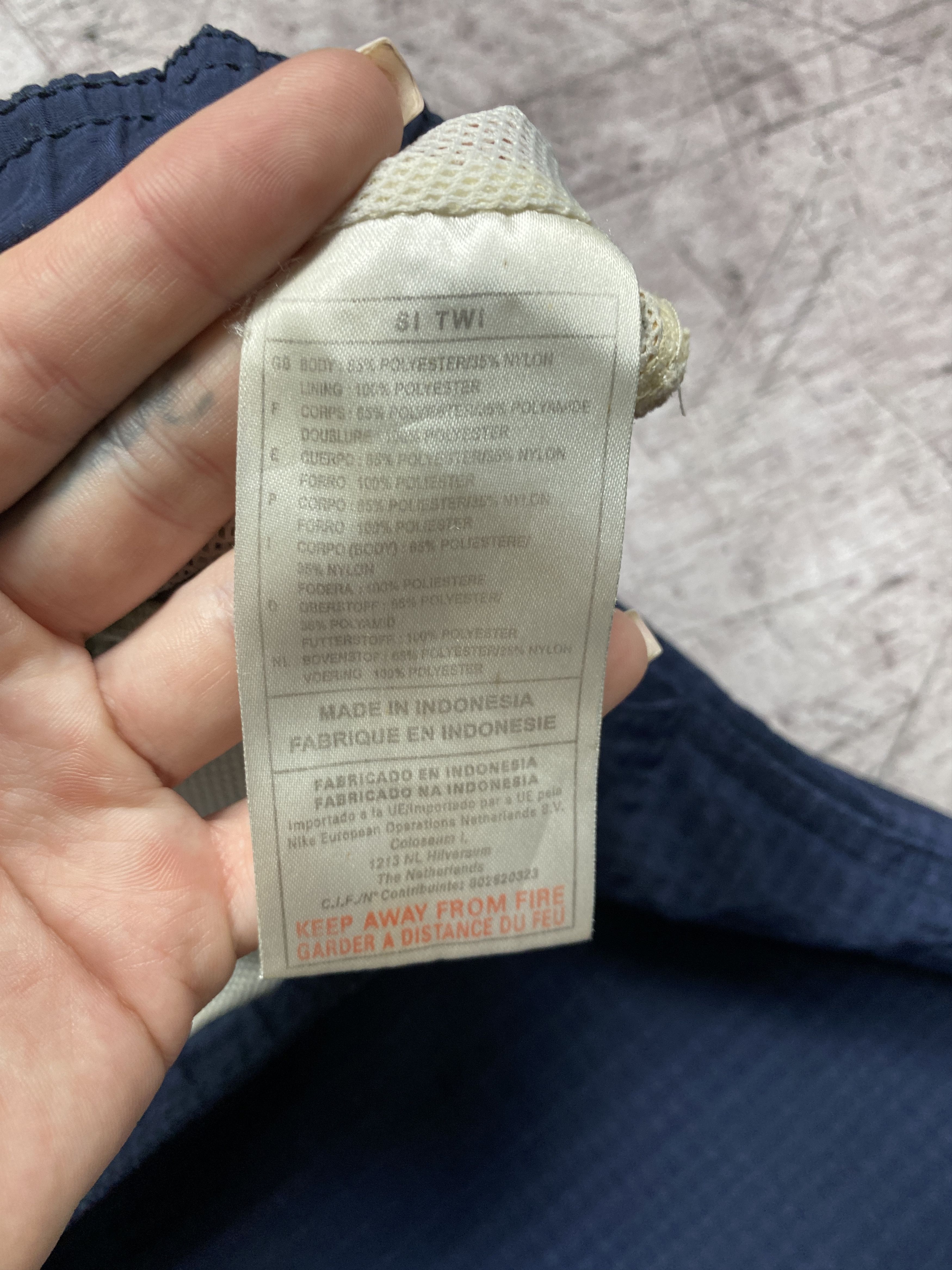 Nike Nike Vintage Mens Shorts Size US 36 / EU 52 - 6 Thumbnail