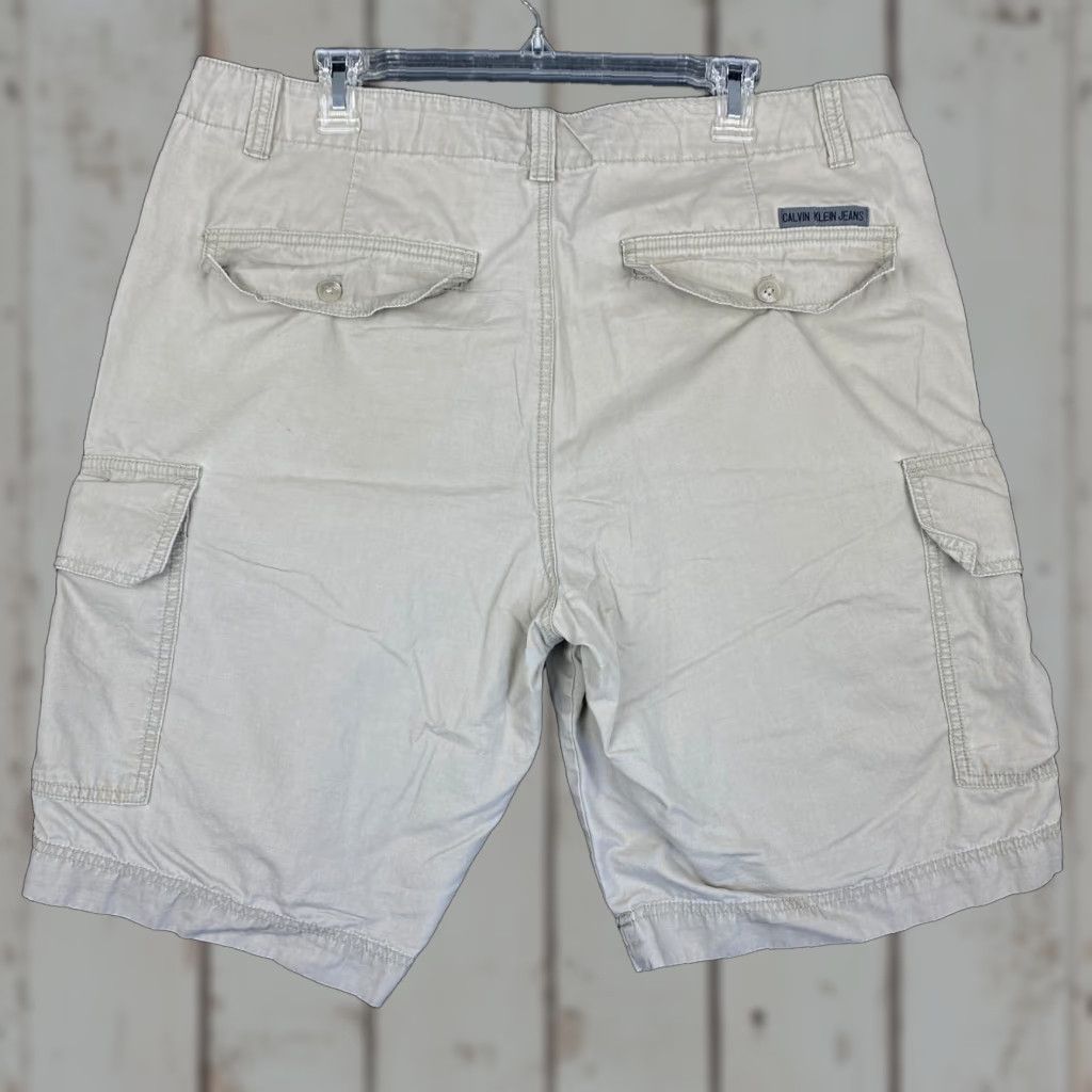 Calvin Klein VINTAGE Calvin Klein Cargo Shorts Mens 36 Beige Baggy 90s y2k Grunge Cargo Pocket Distressed 11in Inseam Cotton Regular Men Size US 36 / EU 52 - 1 Thumbnail