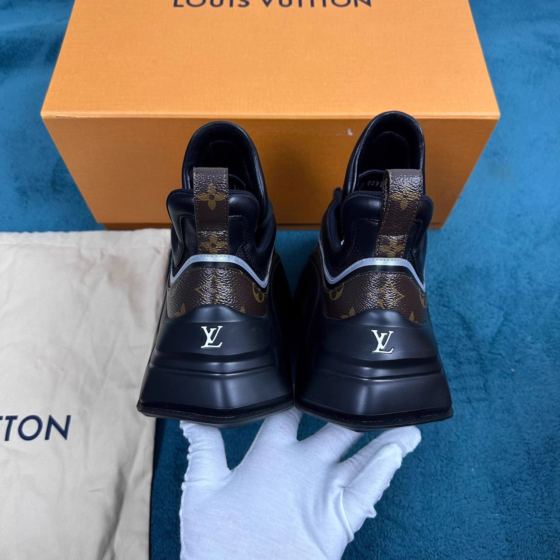 Louis Vuitton LV Trainer 2.0 Black Brown EUR 38.5 Size US 7.5 / IT 37.5 - 4 Thumbnail