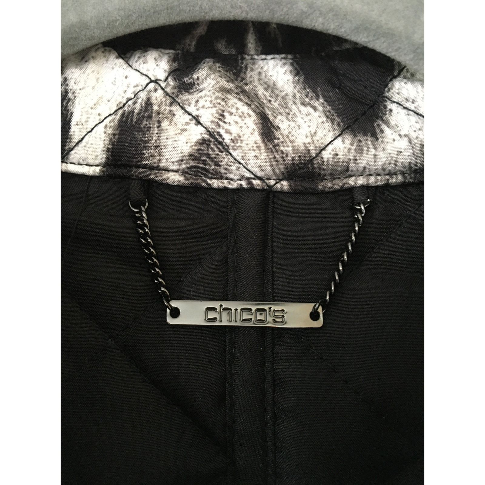 Other NWT, Chico’s 1P, Medium, 8P Quilted Snow Leopard Jacket Size M / US 6-8 / IT 42-44 - 3 Thumbnail