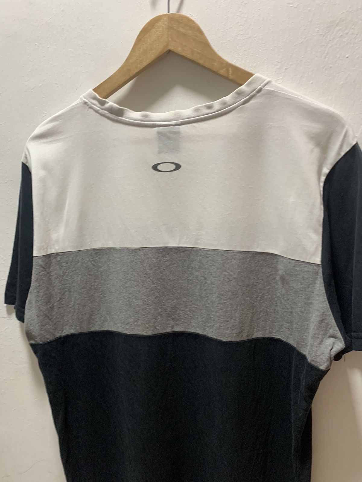 Oakley Vintage Oakley Tee Size US L / EU 52-54 / 3 - 10 Thumbnail