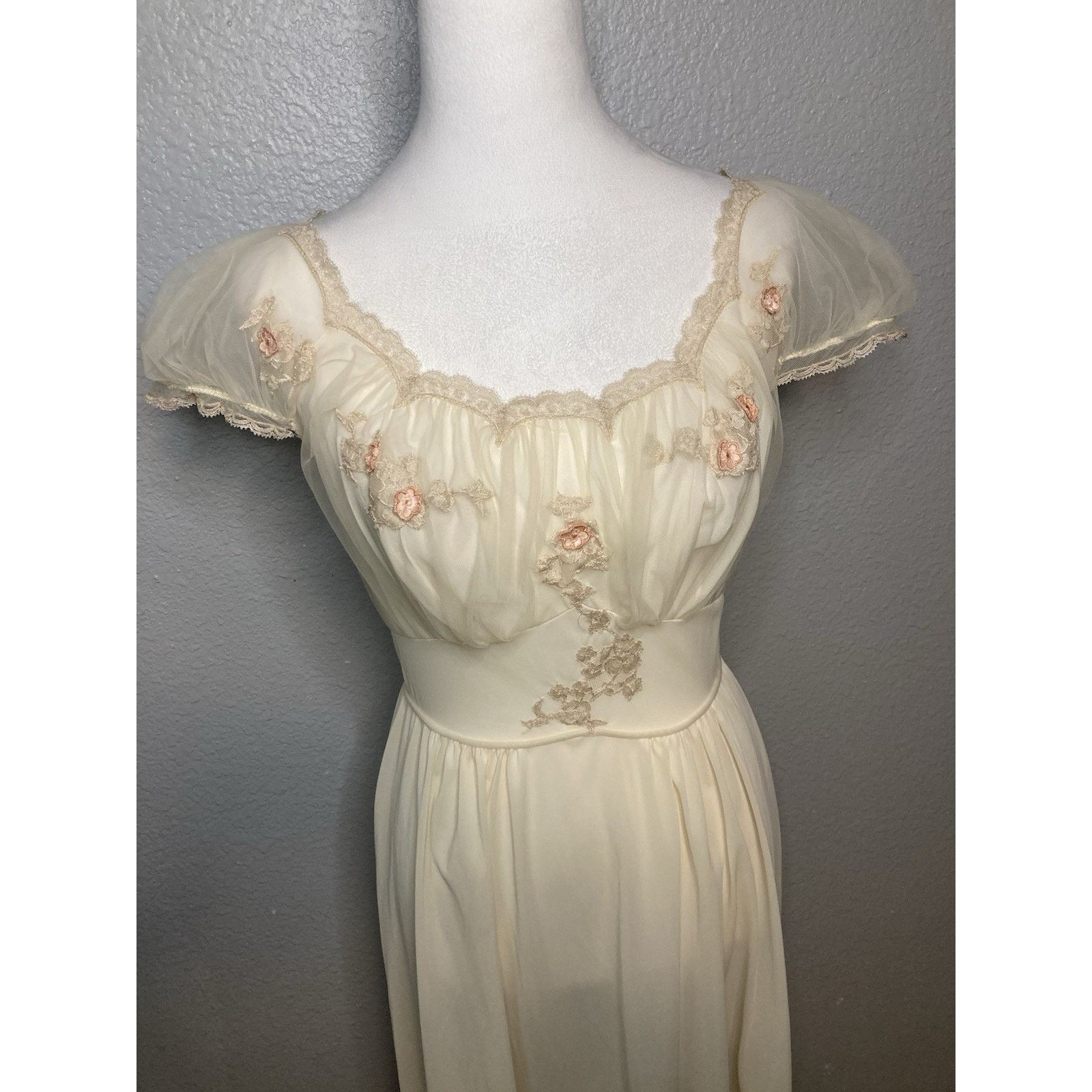 Vintage 40s/50s Artemis Nightgown Robe 32 Peignoir Lace Lingerie Size XS / US 0-2 / IT 36-38 - 3 Thumbnail