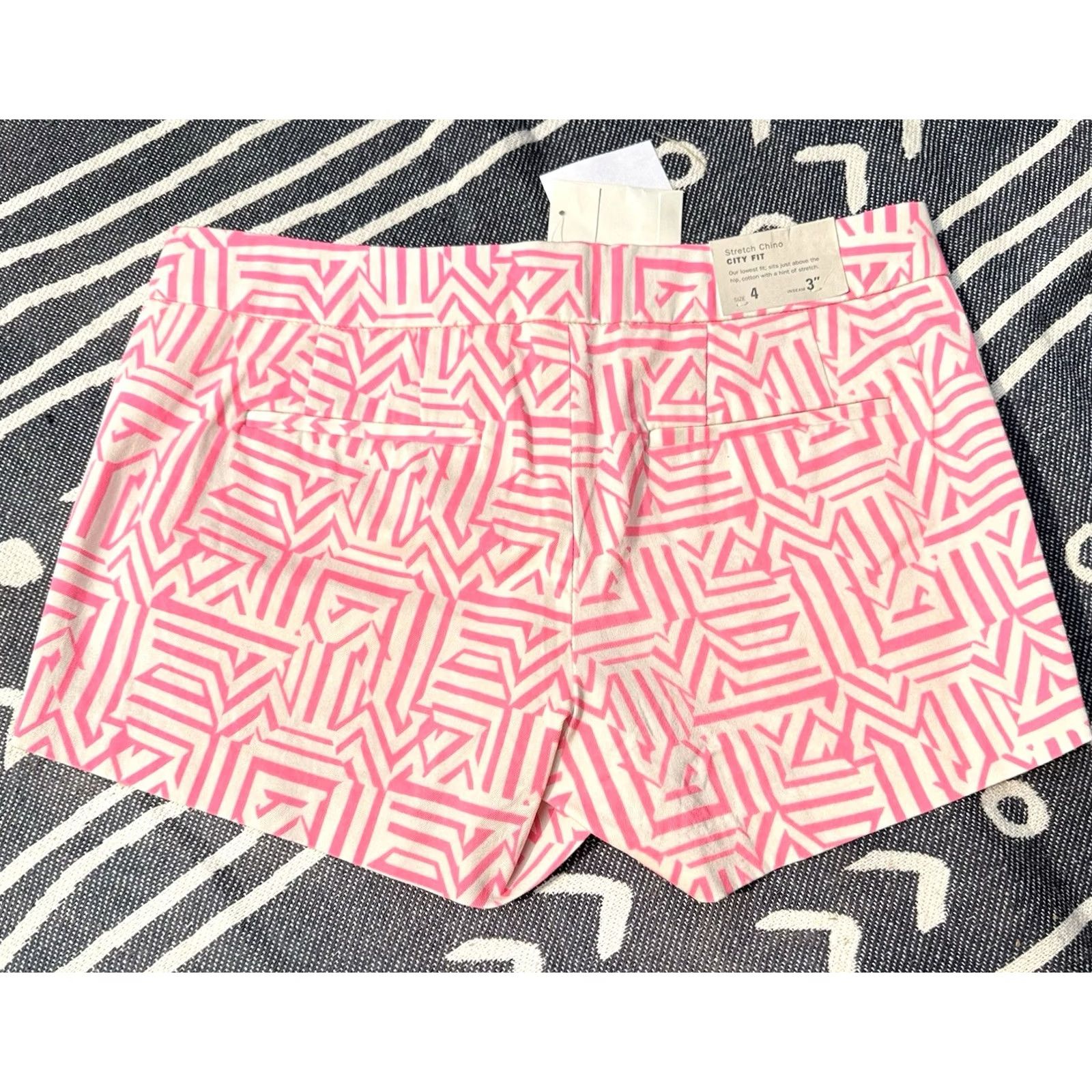 J.Crew J.CREW Tiki Neon Pink Geometric Pattern Stretch City Fit Chino Shorts Size 4 Women Size 27" / US 4 / IT 40 - 5 Thumbnail