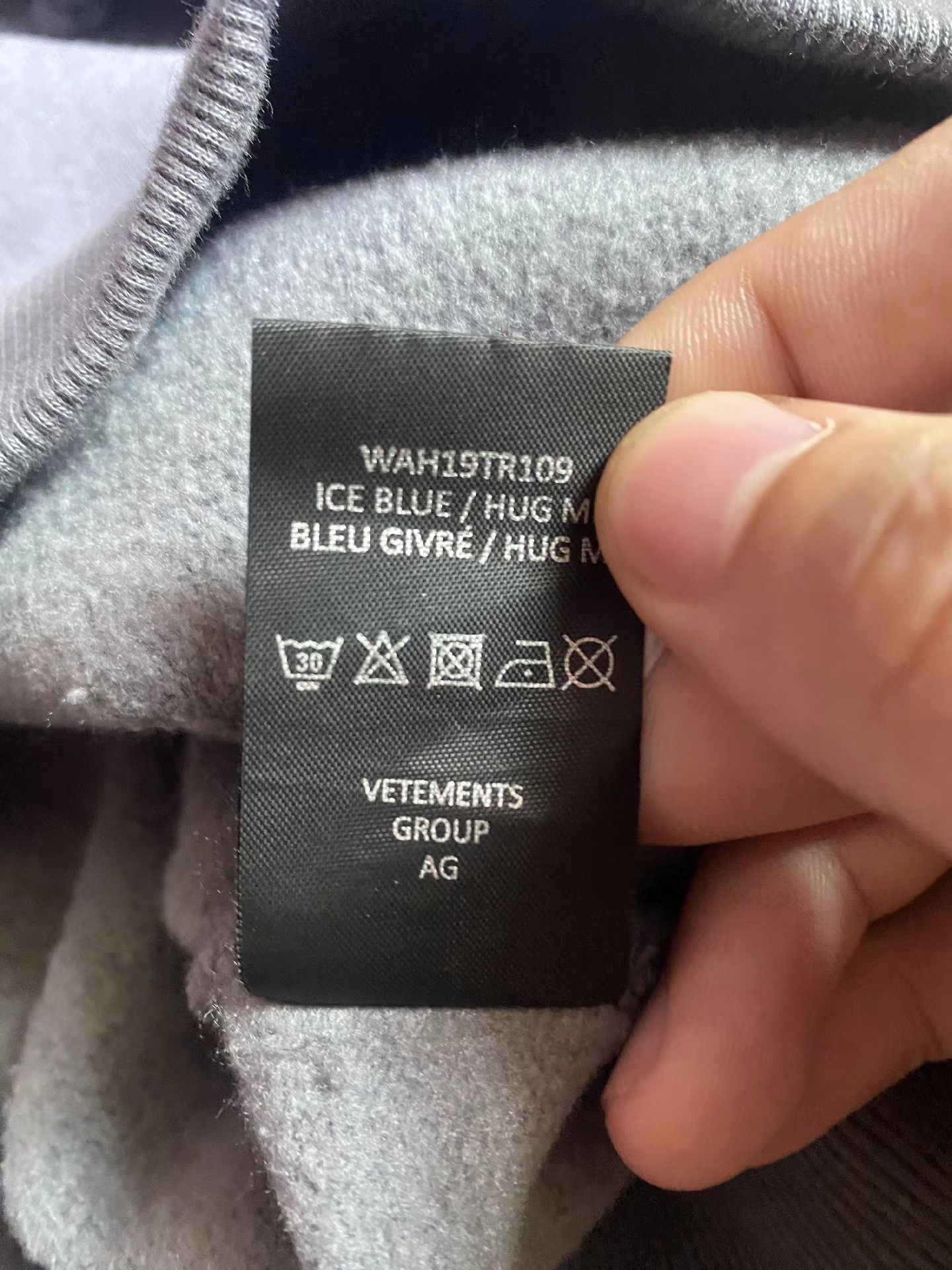Vetements Vetements hug me Hoodie Size US S / EU 44-46 / 1 - 4 Thumbnail